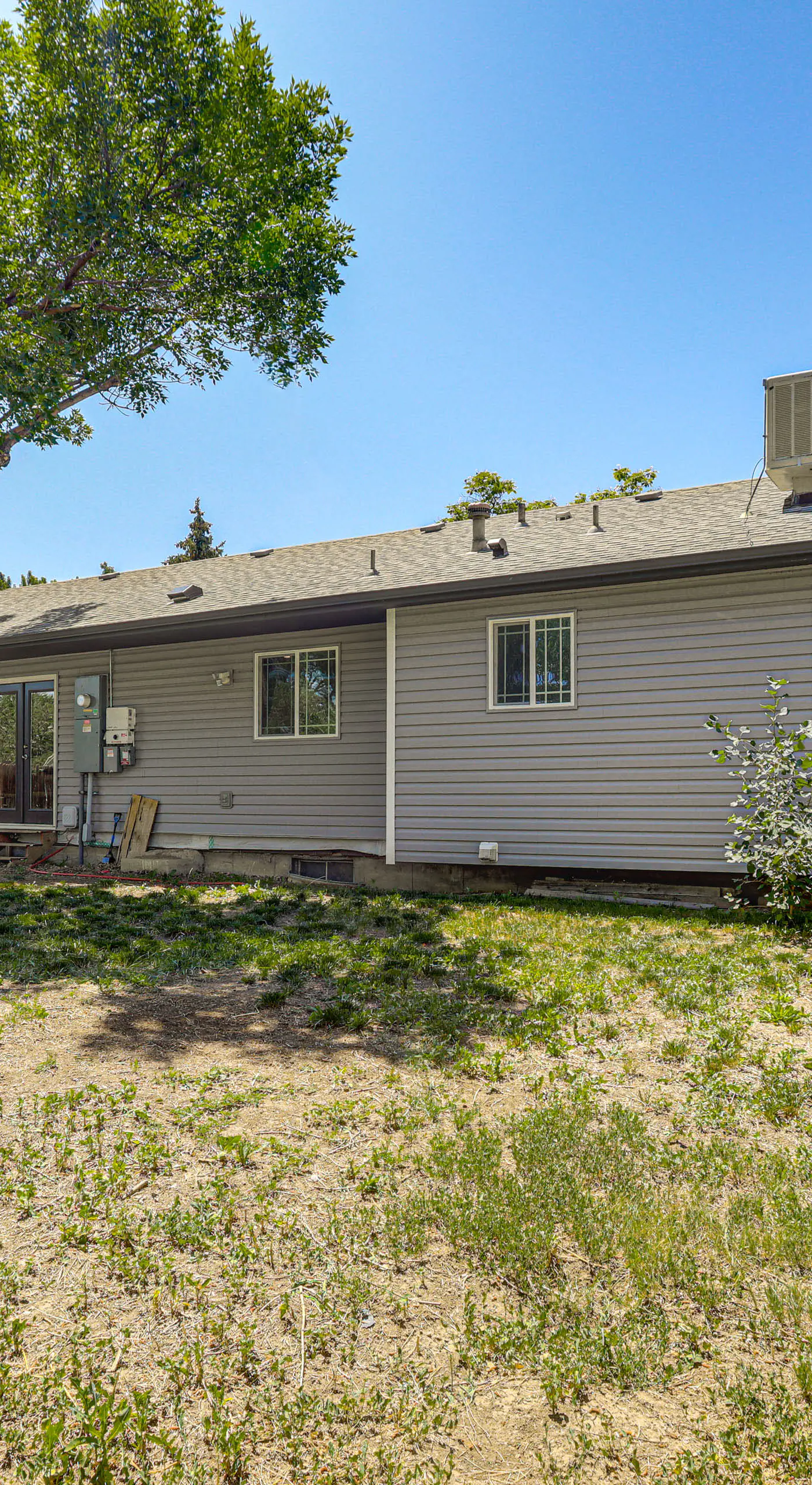 Pet-Friendly Retreat w/ Fenced Yard in Aurora