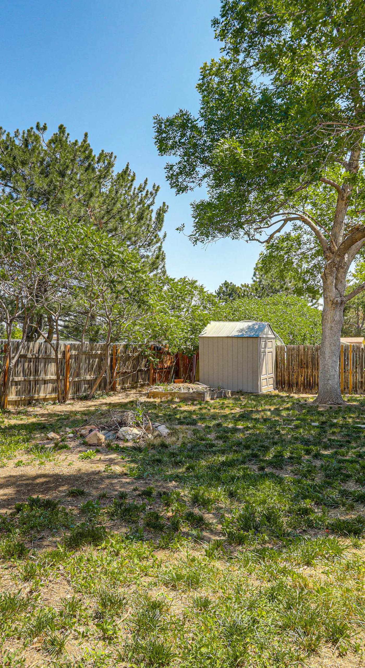 Pet-Friendly Retreat w/ Fenced Yard in Aurora