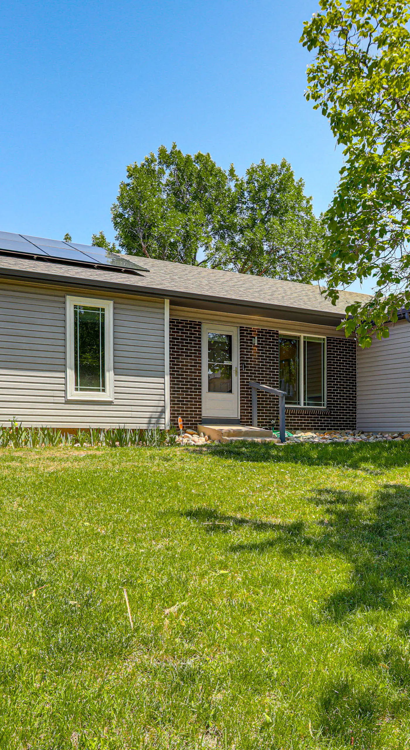 Pet-Friendly Retreat w/ Fenced Yard in Aurora
