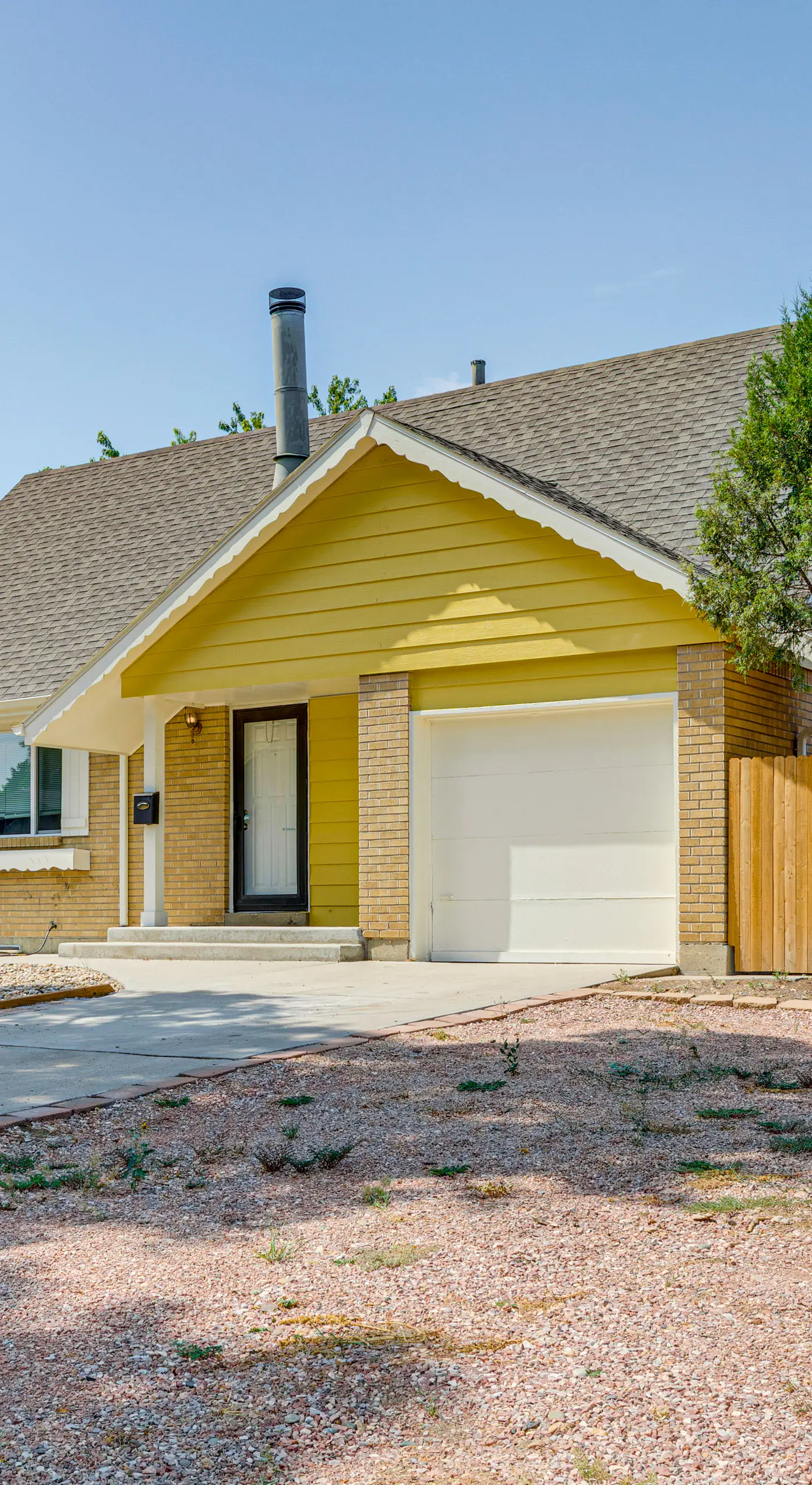 2 Mi to Hospitals: Home w/ Private Yard in Aurora