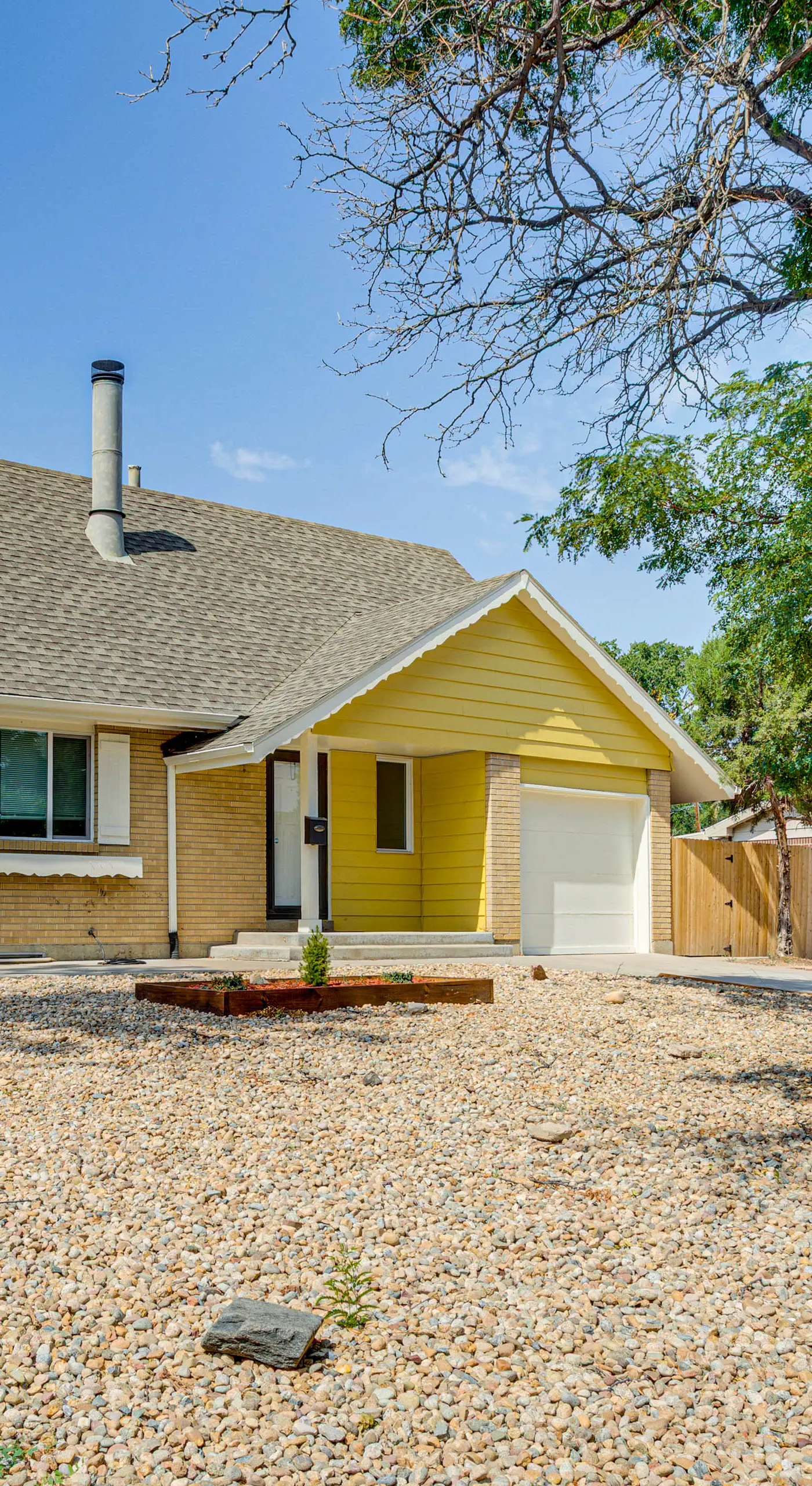 2 Mi to Hospitals: Home w/ Private Yard in Aurora