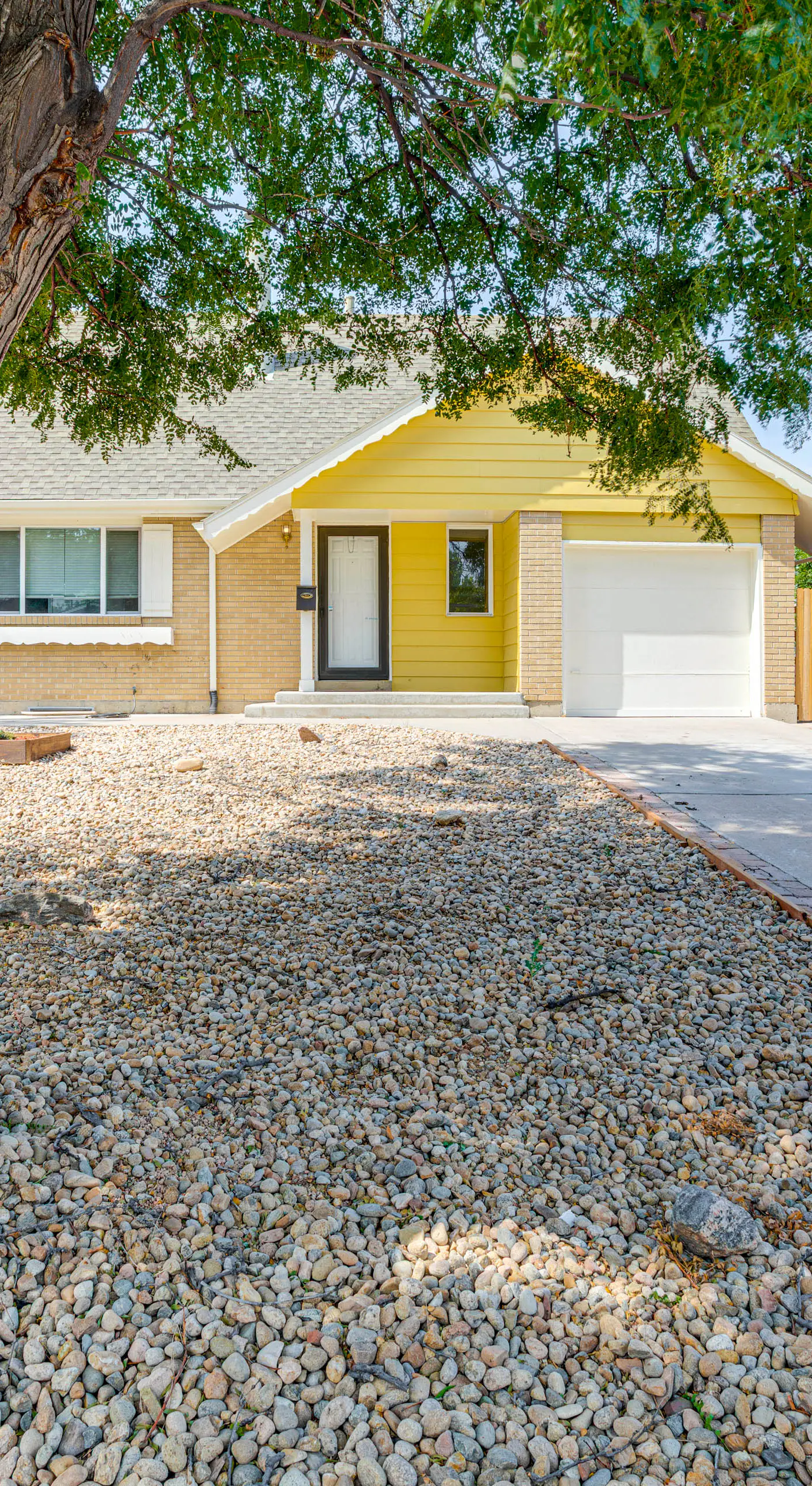 2 Mi to Hospitals: Home w/ Private Yard in Aurora