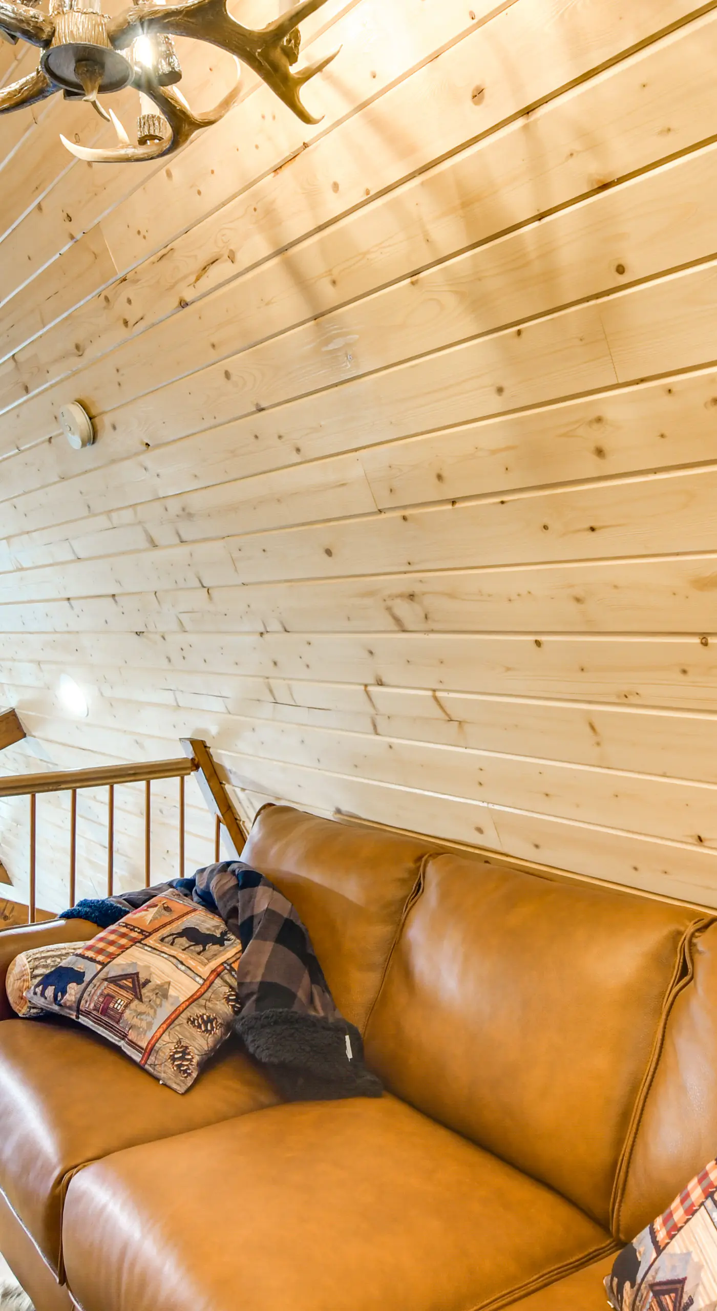 Wooded Retreat w/ Private Hot Tub in Evergreen