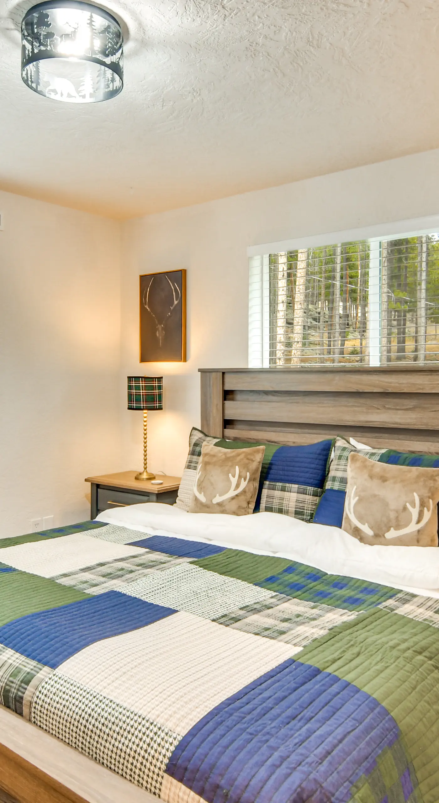 Wooded Retreat w/ Private Hot Tub in Evergreen