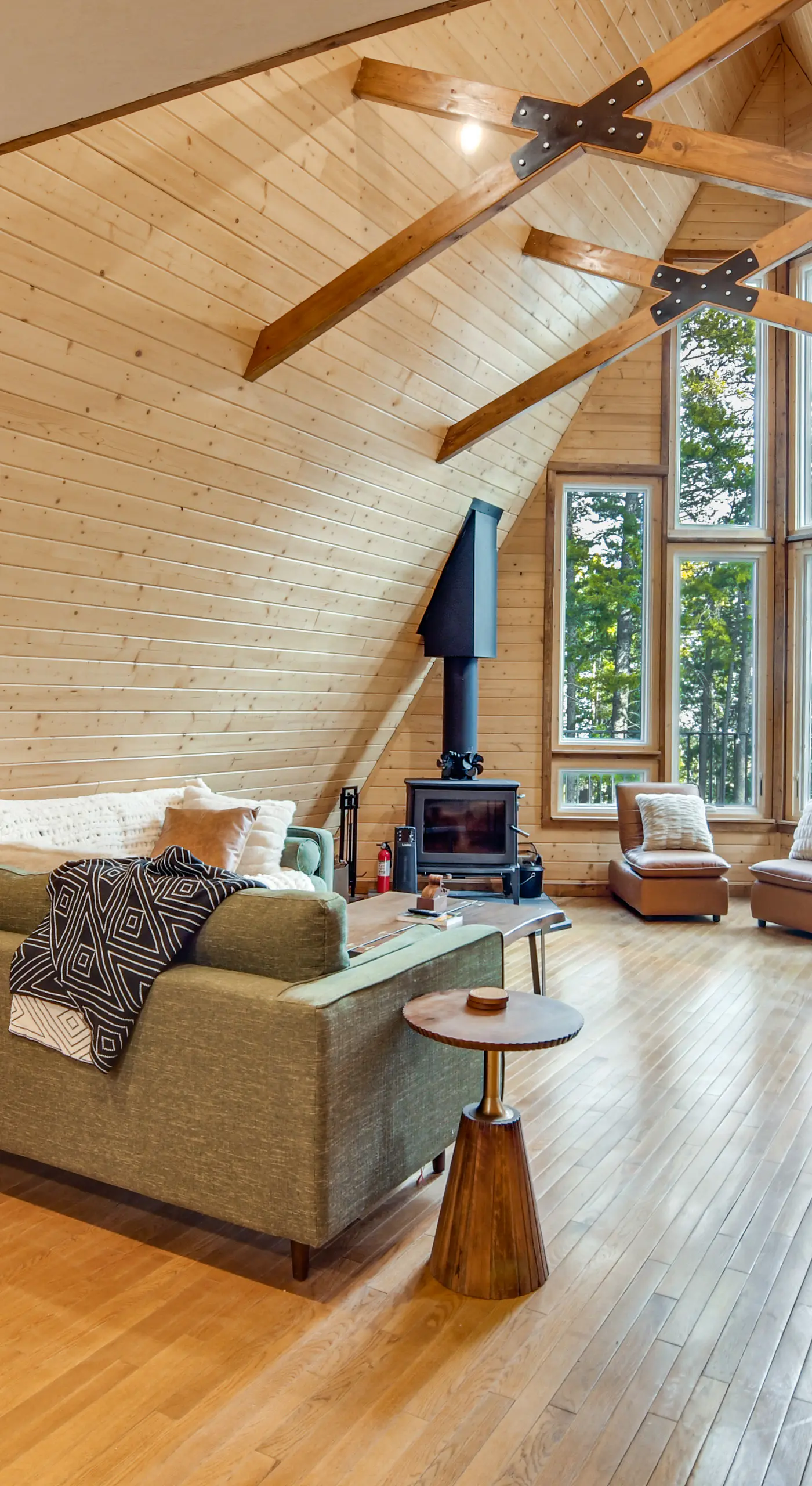Wooded Retreat w/ Private Hot Tub in Evergreen