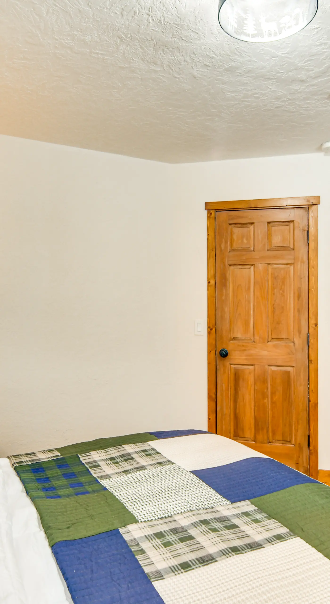 Wooded Retreat w/ Private Hot Tub in Evergreen