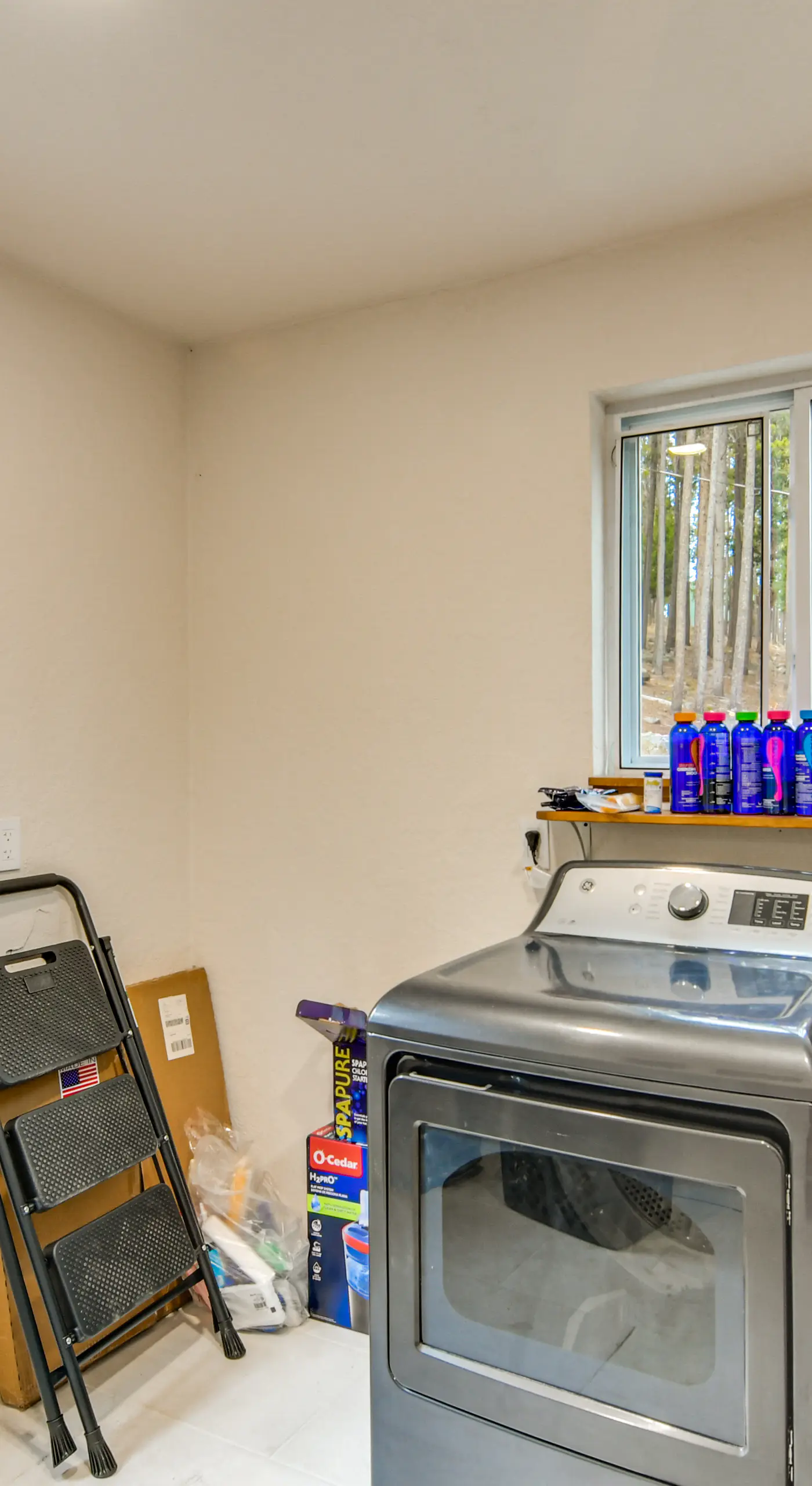 Wooded Retreat w/ Private Hot Tub in Evergreen