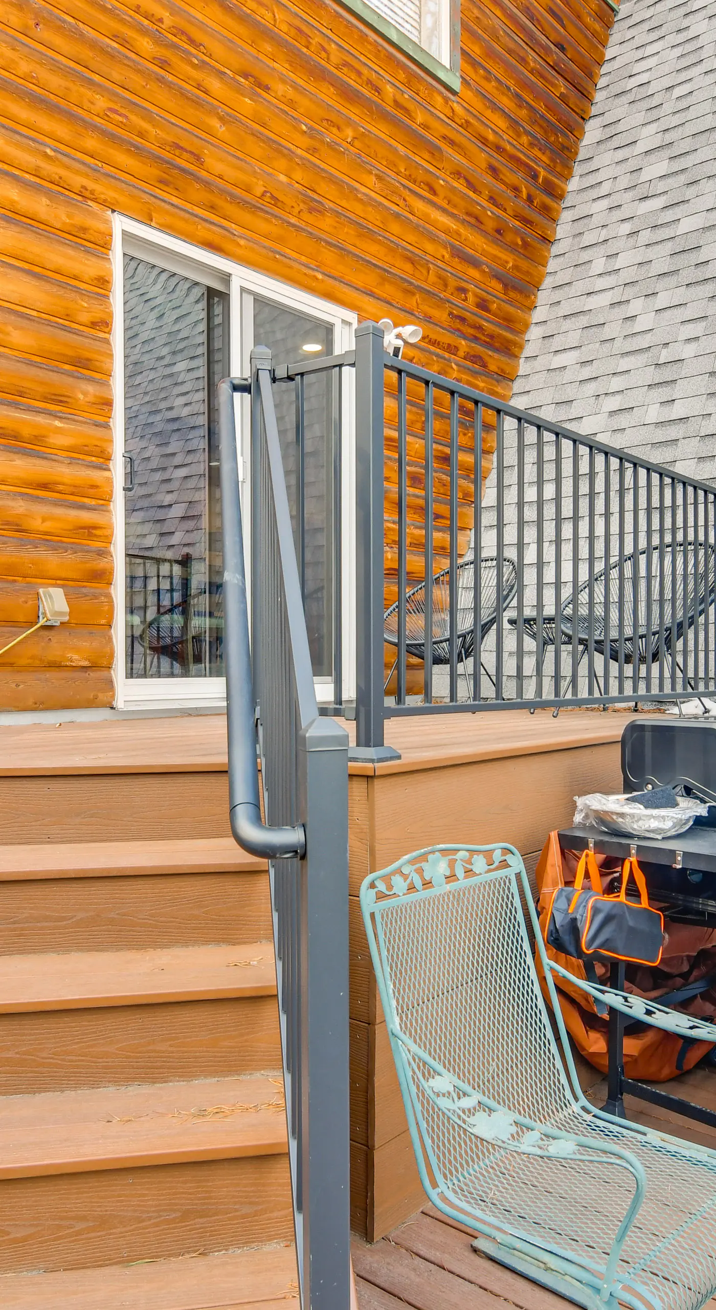 Wooded Retreat w/ Private Hot Tub in Evergreen