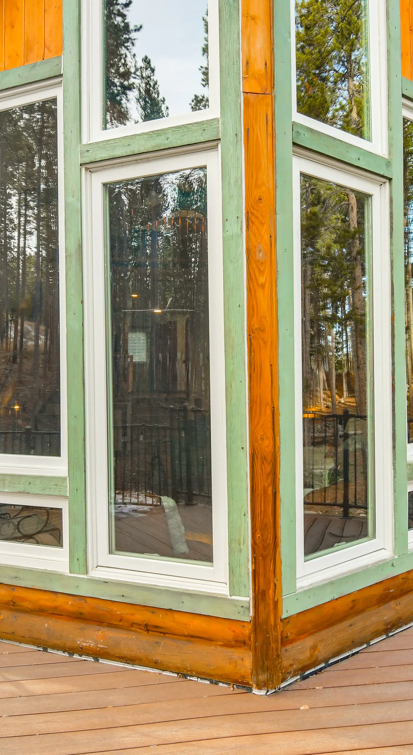 Wooded Retreat w/ Private Hot Tub in Evergreen