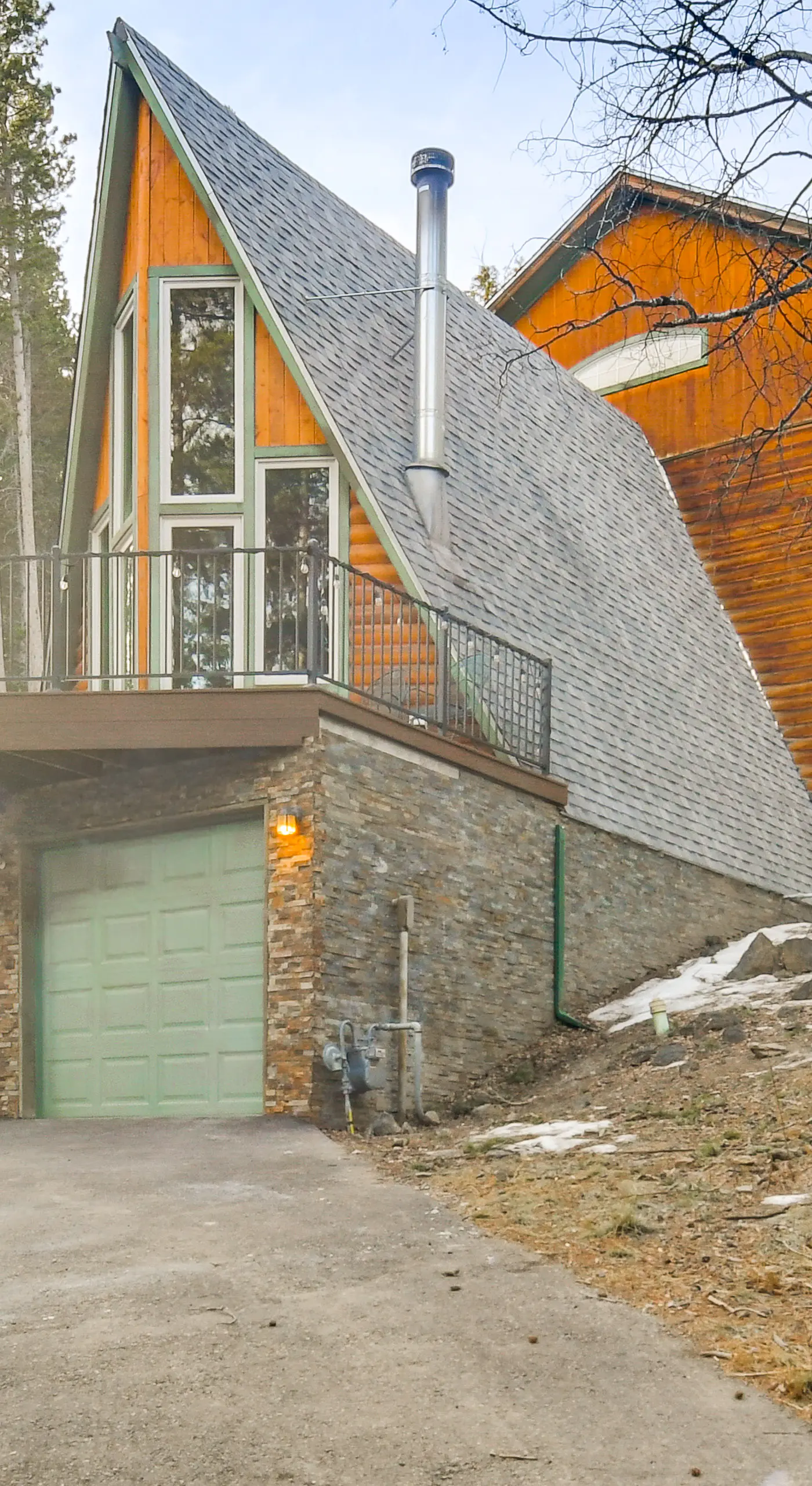 Wooded Retreat w/ Private Hot Tub in Evergreen