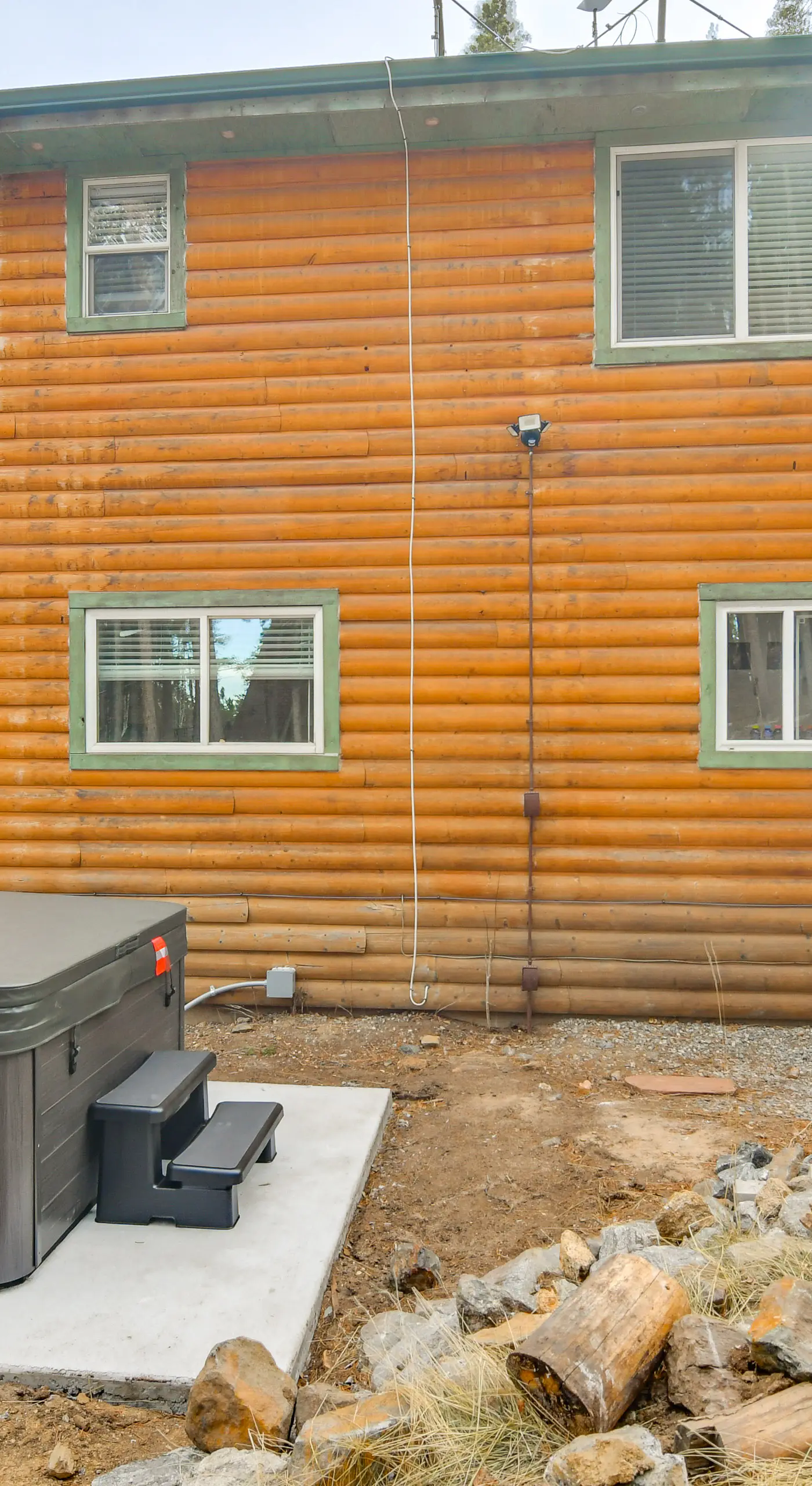 Wooded Retreat w/ Private Hot Tub in Evergreen