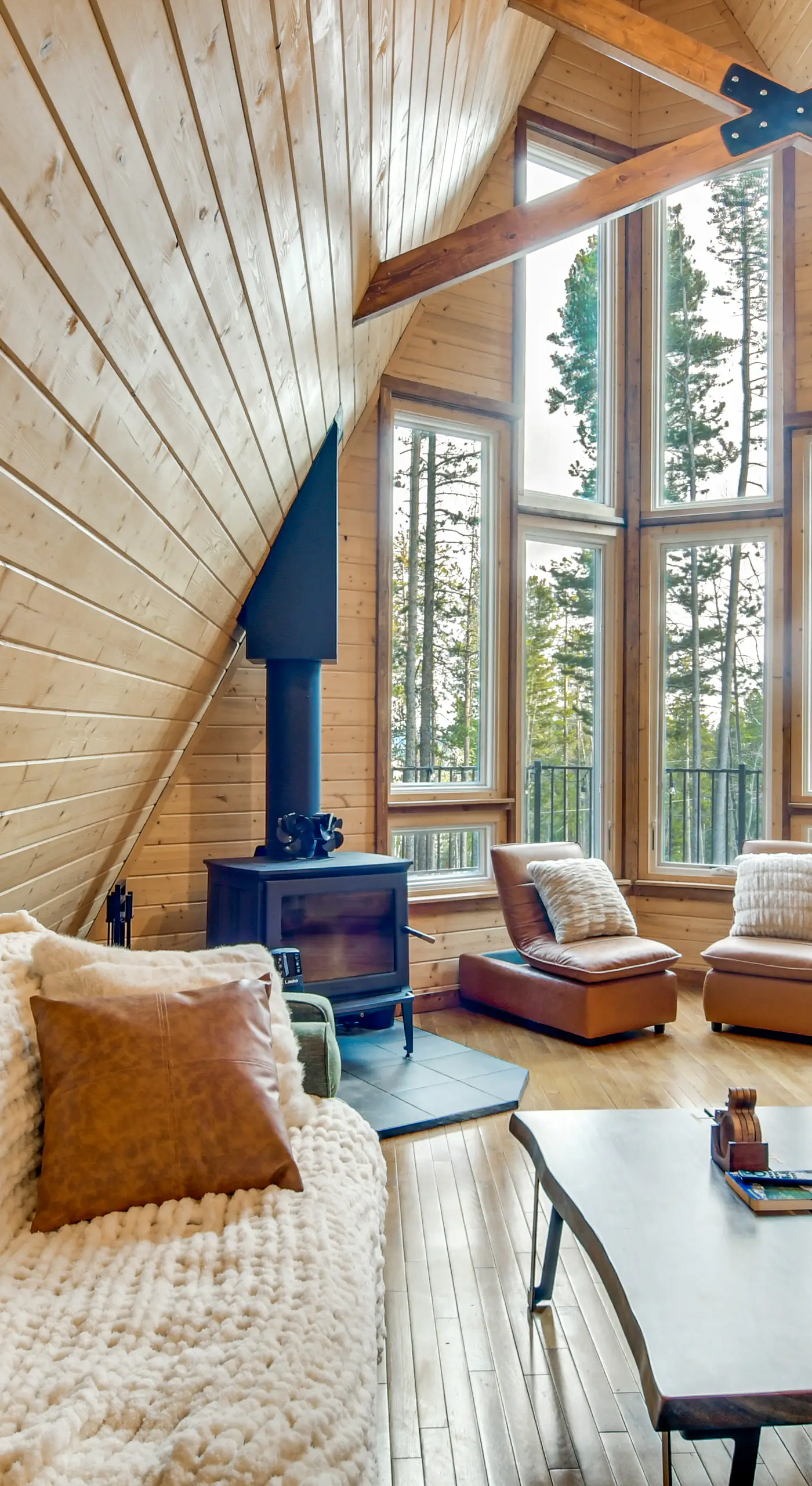 Wooded Retreat w/ Private Hot Tub in Evergreen