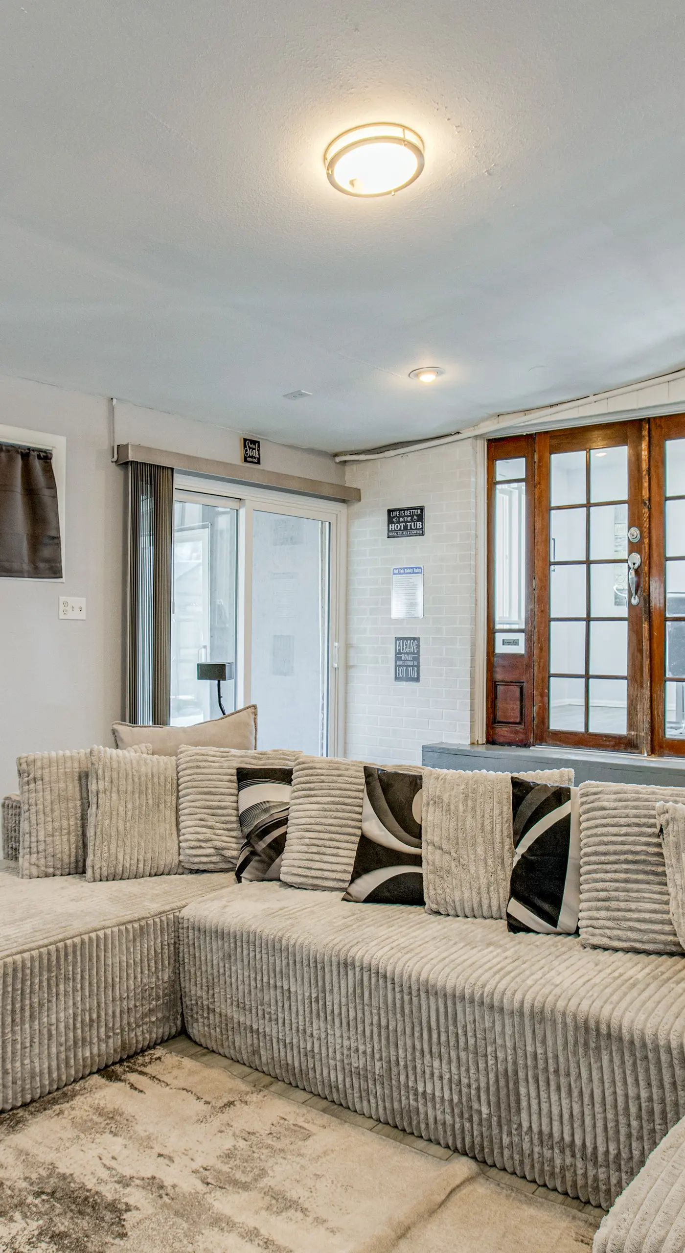 Hot Tub, Fire Pit! Group-Ready Stay Near Denver