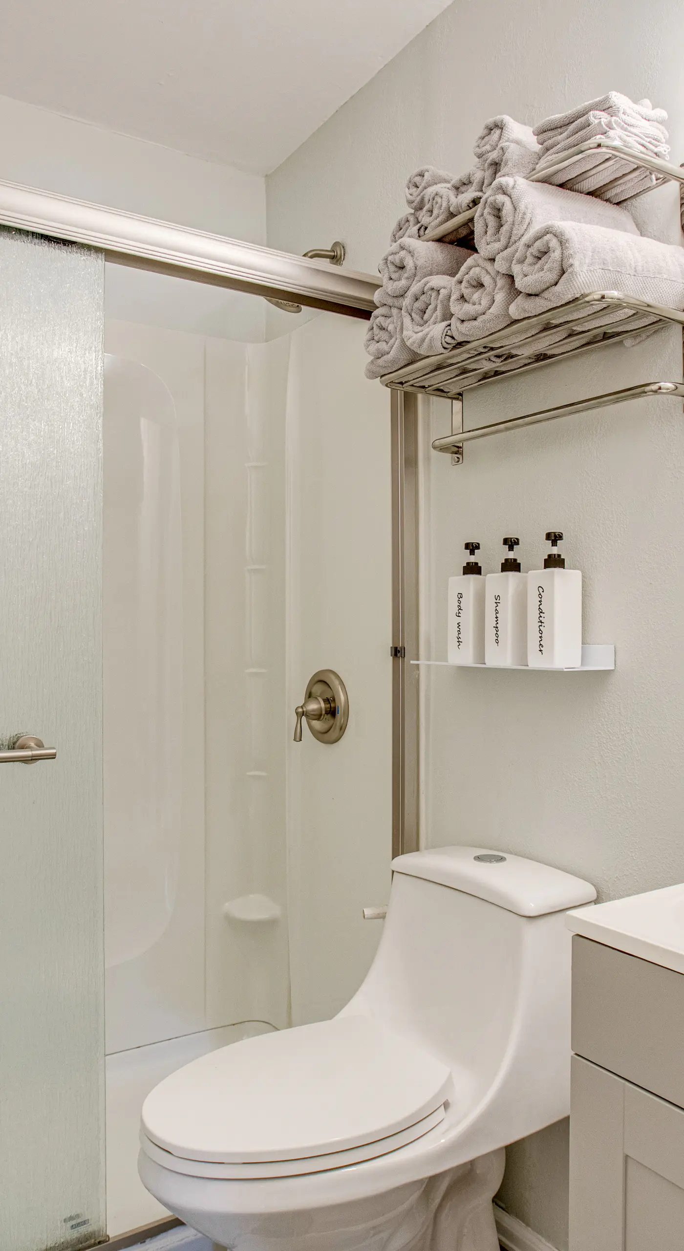 Hot Tub, Fire Pit! Group-Ready Stay Near Denver