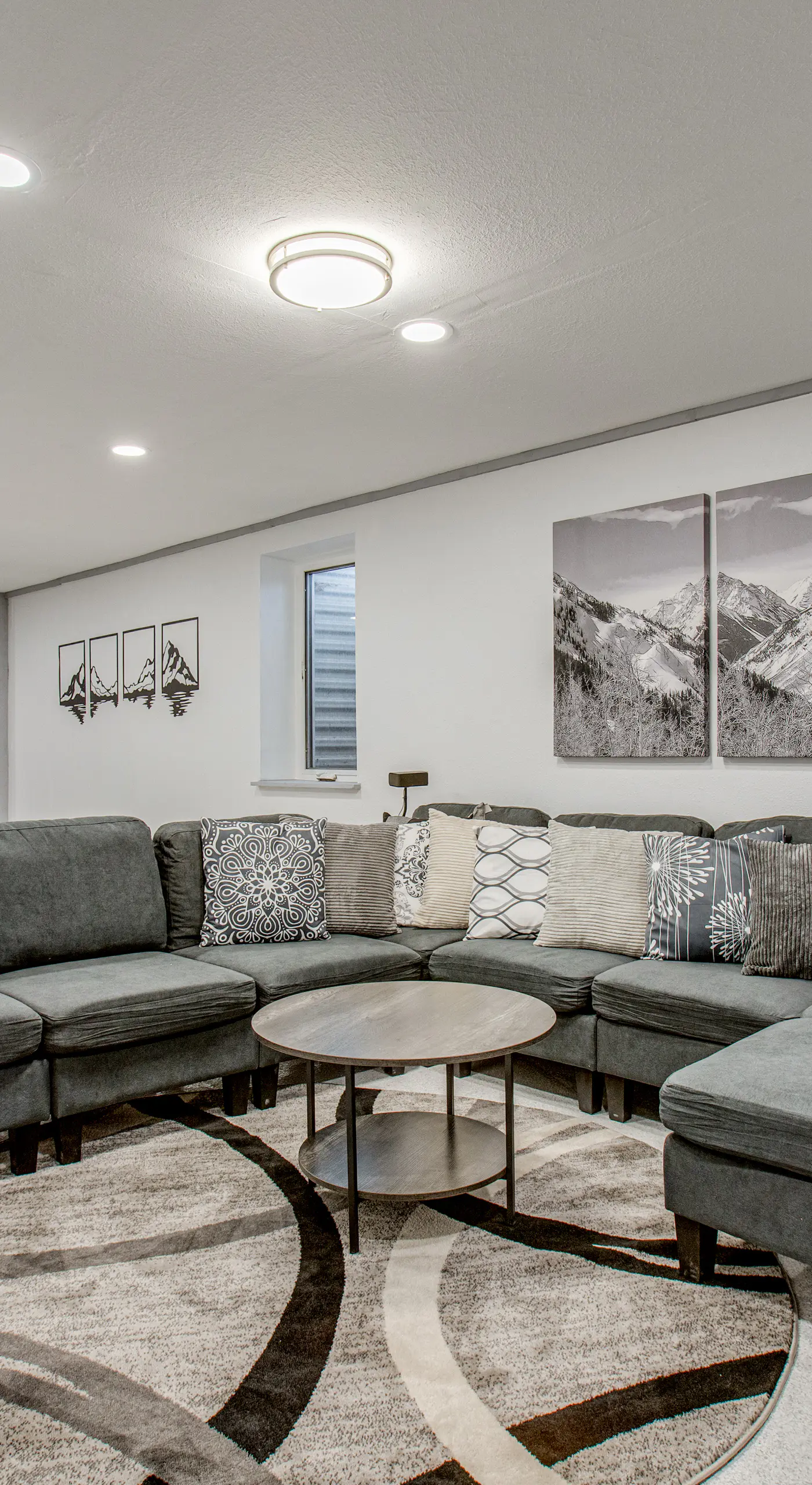 Hot Tub, Fire Pit! Group-Ready Stay Near Denver