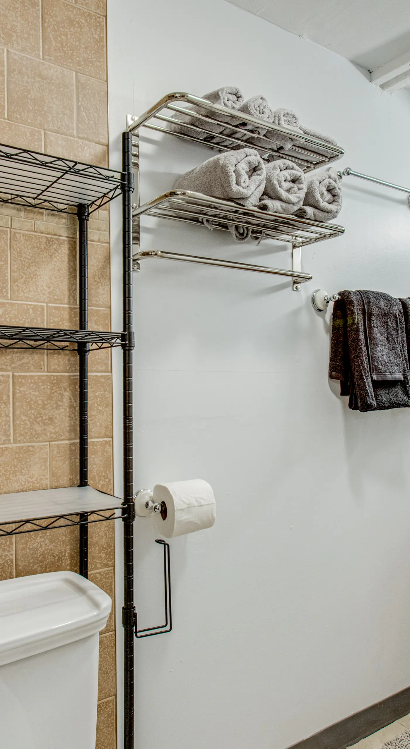 Hot Tub, Fire Pit! Group-Ready Stay Near Denver