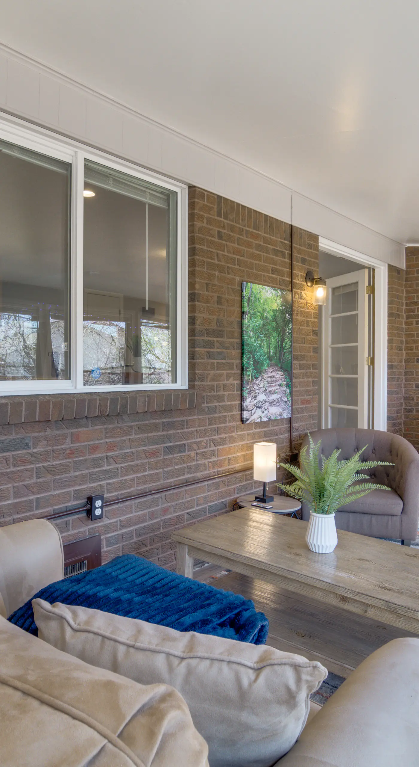 BBQ, Hot Tub, Patio, Sunroom + Games!