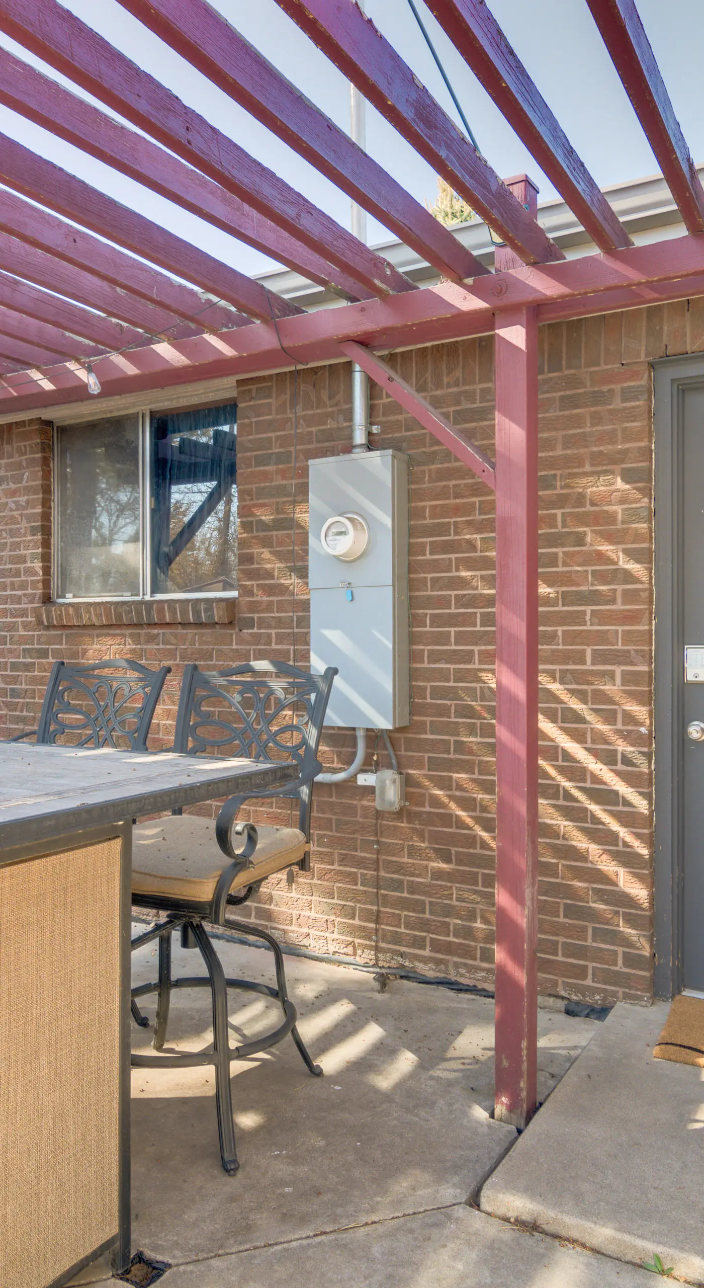BBQ, Hot Tub, Patio, Sunroom + Games!