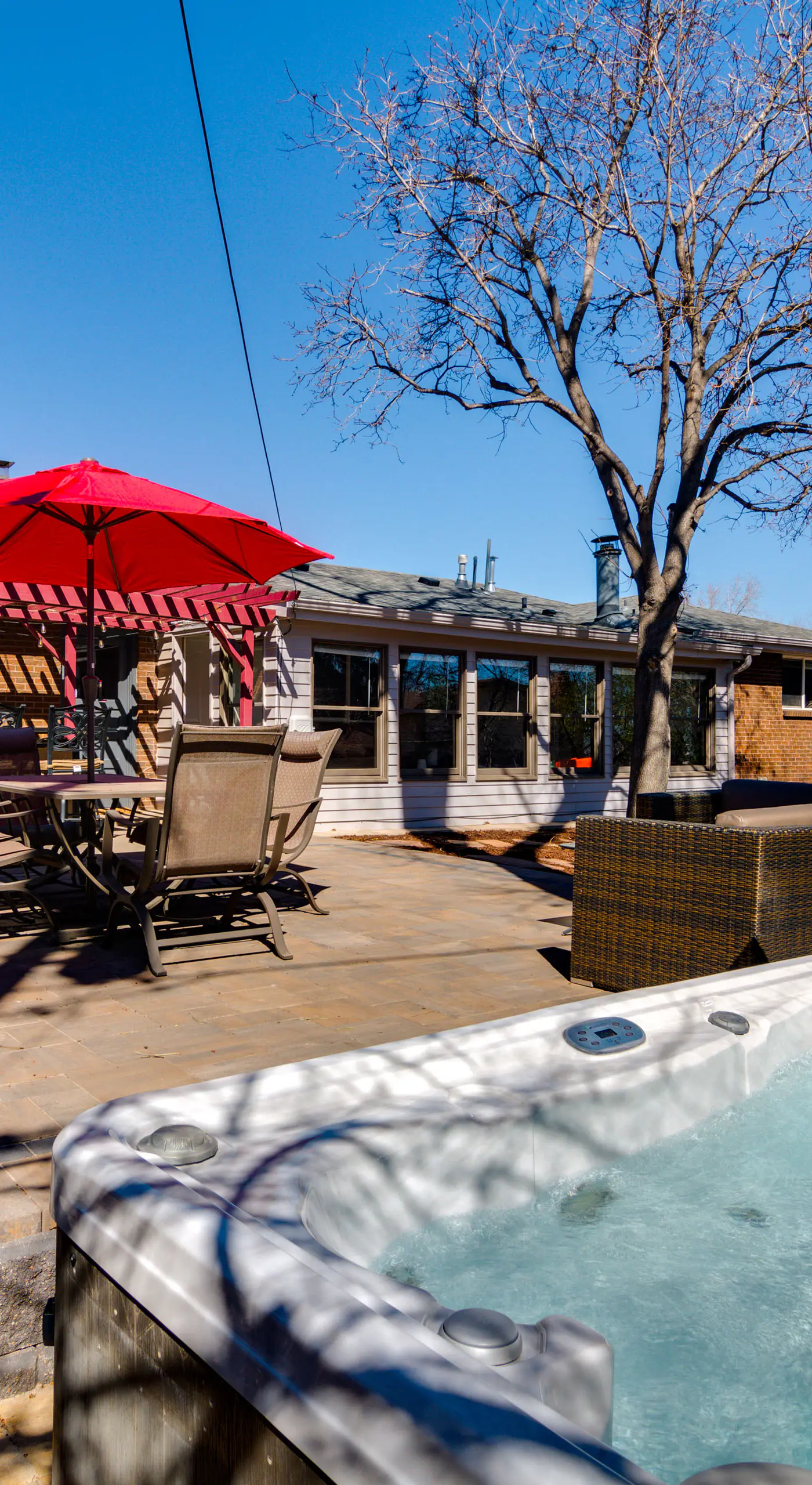 BBQ, Hot Tub, Patio, Sunroom + Games!