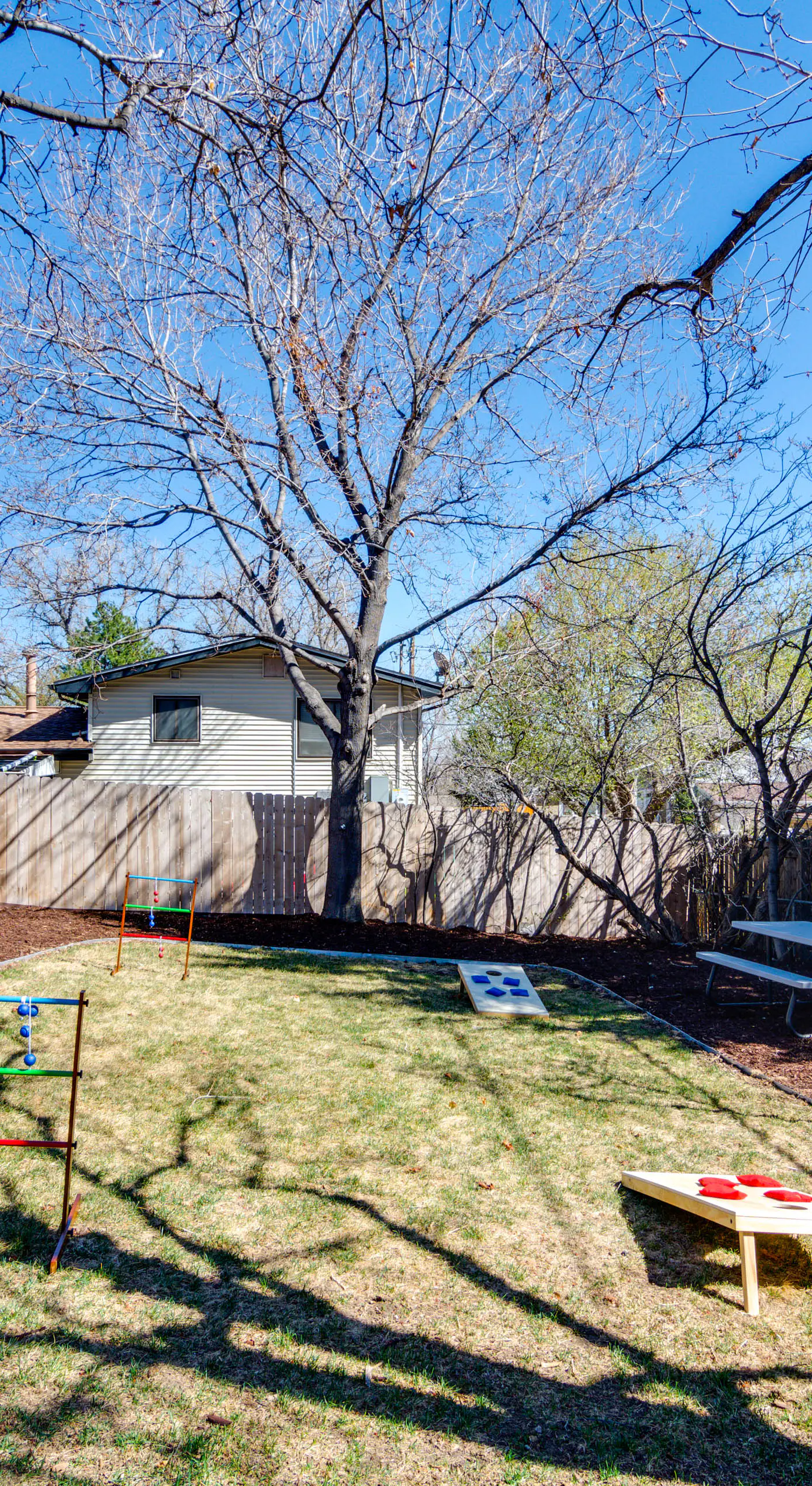 BBQ, Hot Tub, Patio, Sunroom + Games!