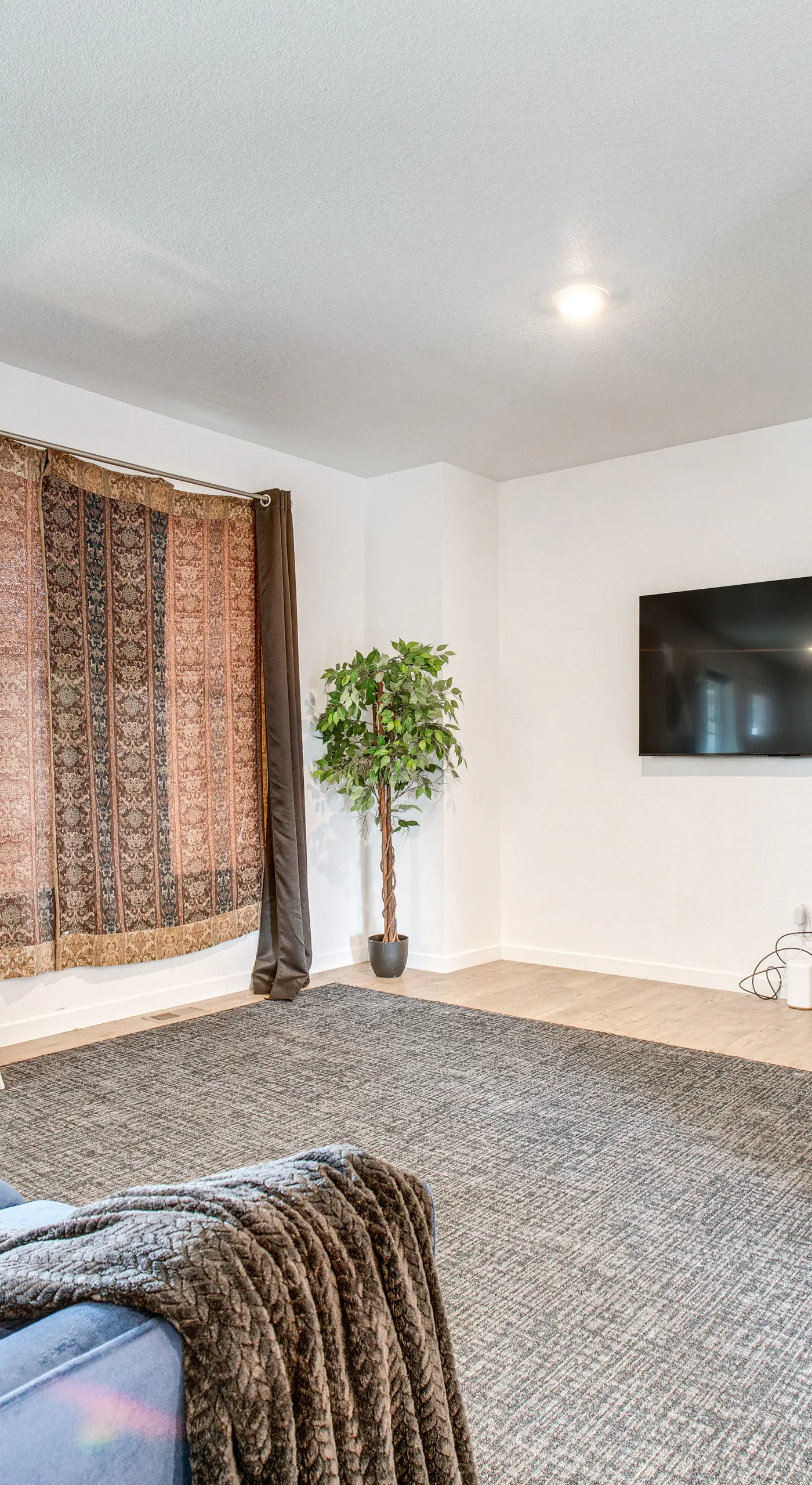 Perfect for Families! Quiet Aurora Home