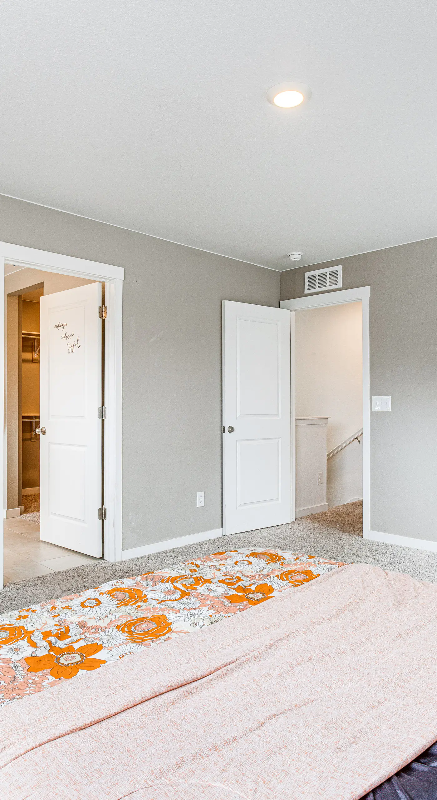 Perfect for Families! Quiet Aurora Home