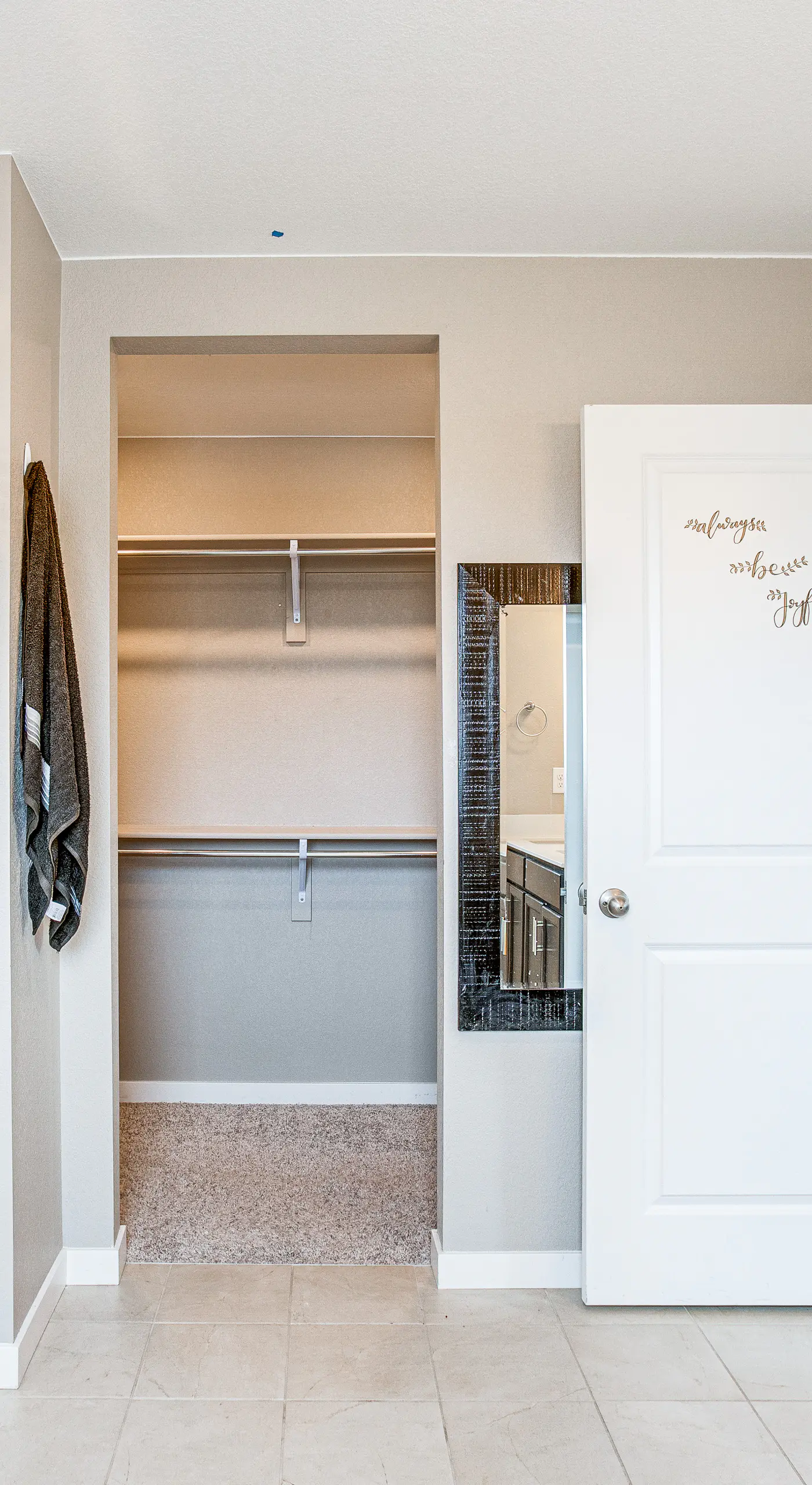 Perfect for Families! Quiet Aurora Home