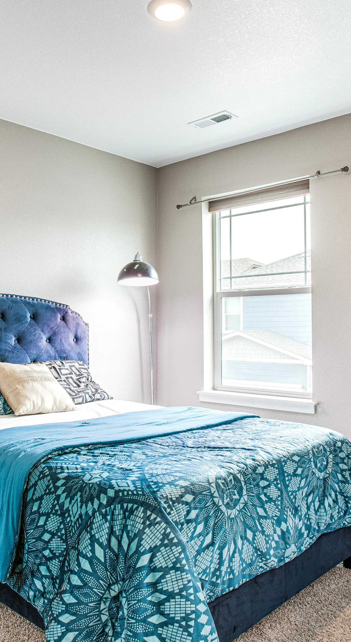 Perfect for Families! Quiet Aurora Home