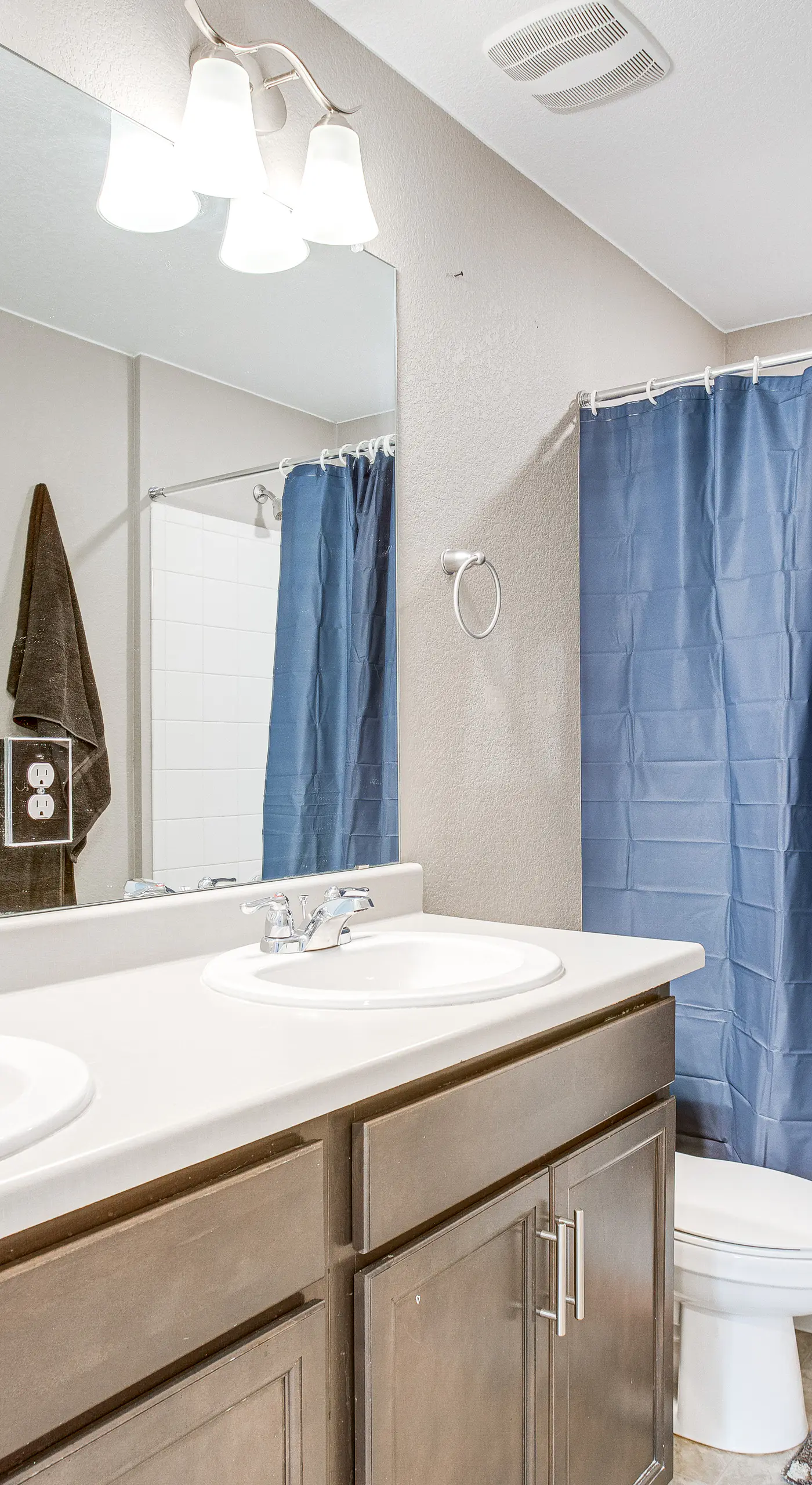 Perfect for Families! Quiet Aurora Home