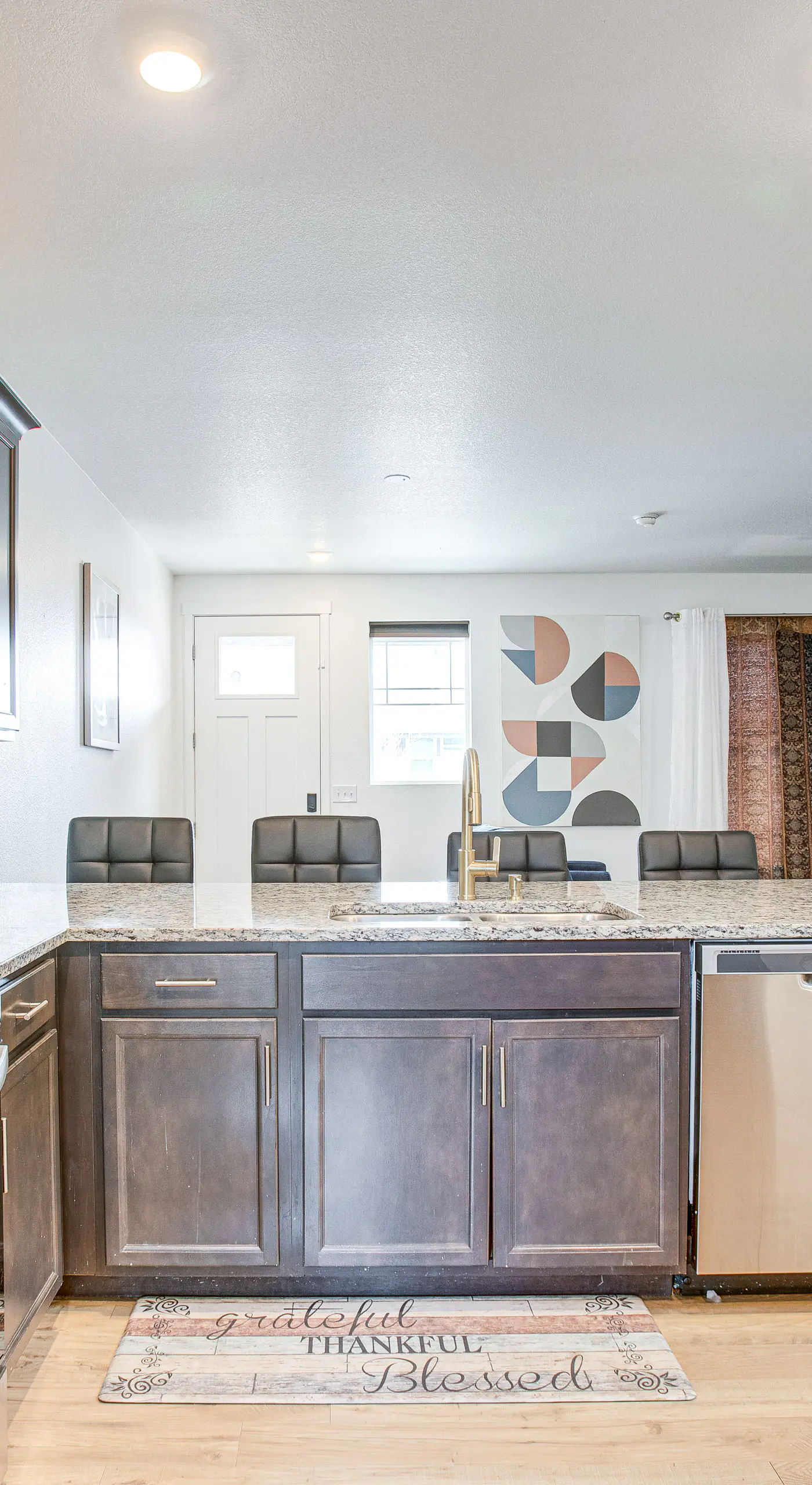 Perfect for Families! Quiet Aurora Home