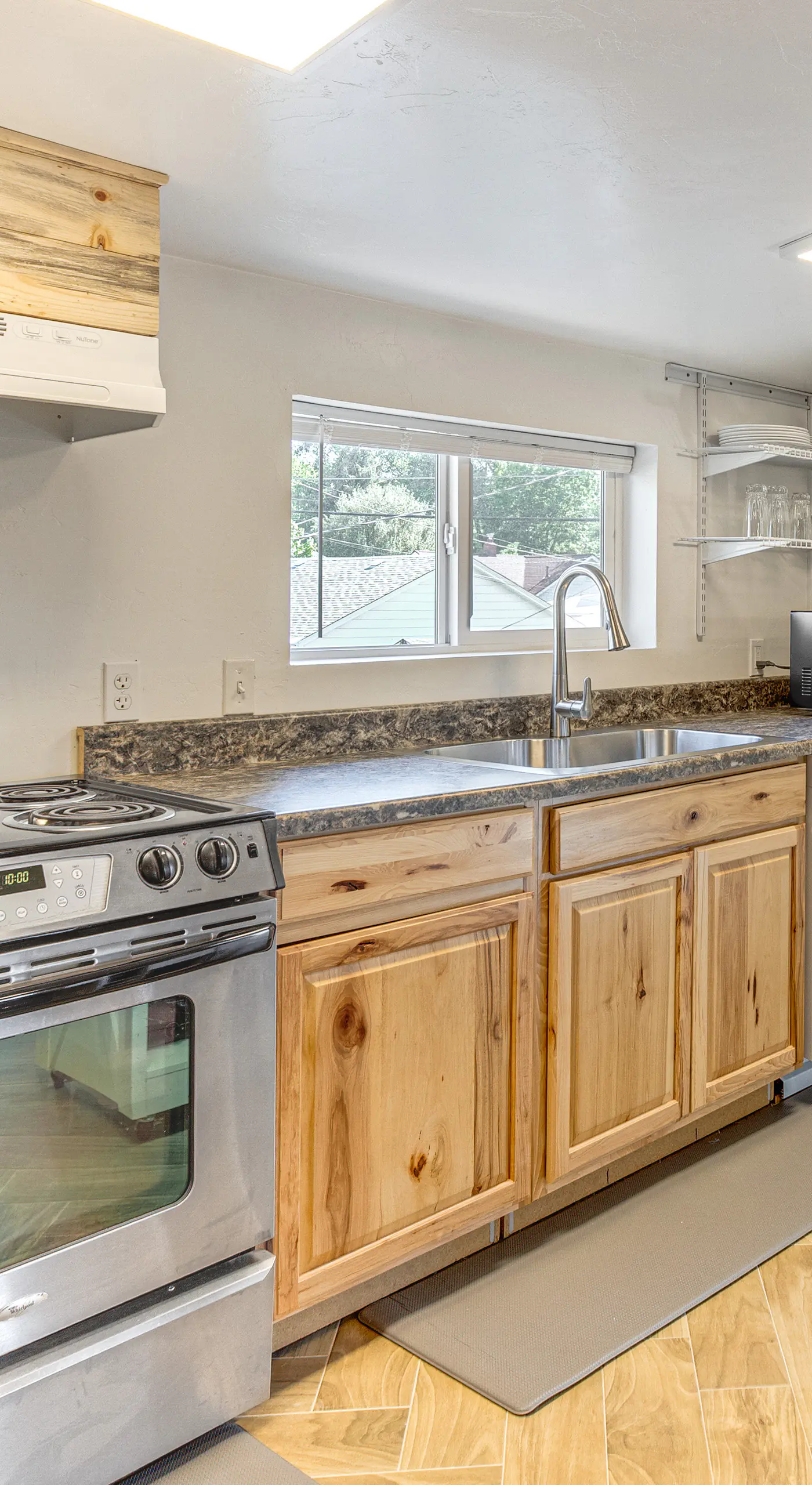 1 Mi to Tennyson St Shops & Eats: Laid-Back Apt
