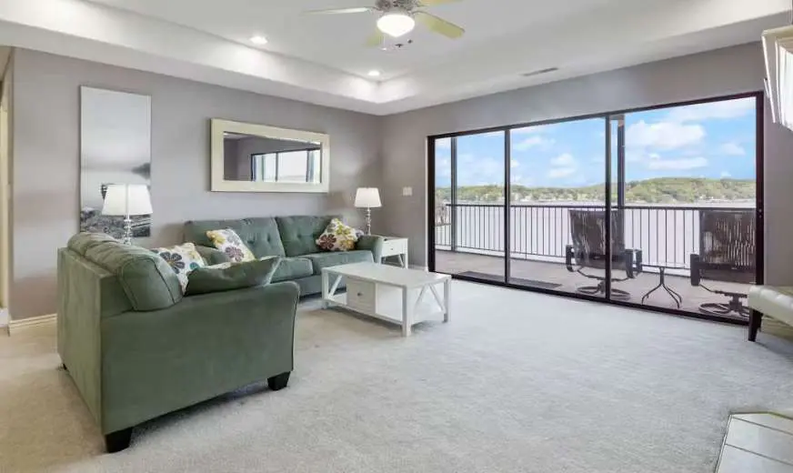 Serene 3BR Condo - Waterfront POOL - Lake Ozark