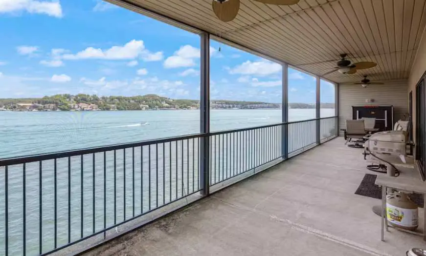Serene 3BR Condo - Waterfront POOL - Lake Ozark