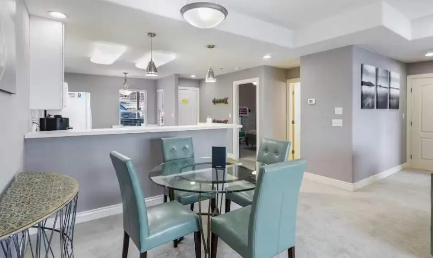 Serene 3BR Condo - Waterfront POOL - Lake Ozark
