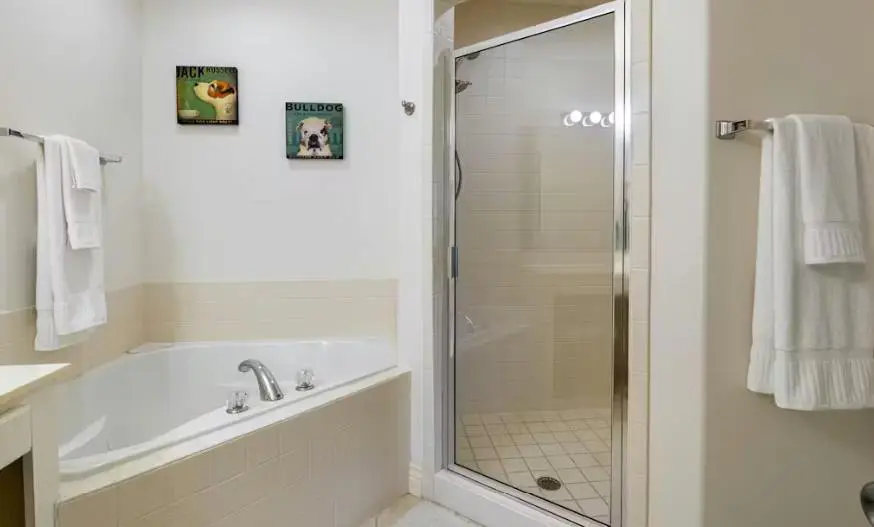 Serene 3BR Condo - Waterfront POOL - Lake Ozark