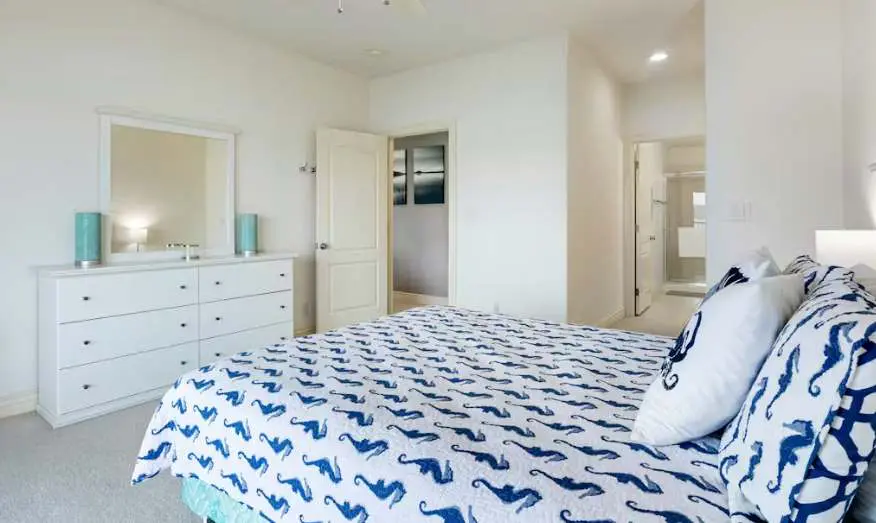 Serene 3BR Condo - Waterfront POOL - Lake Ozark