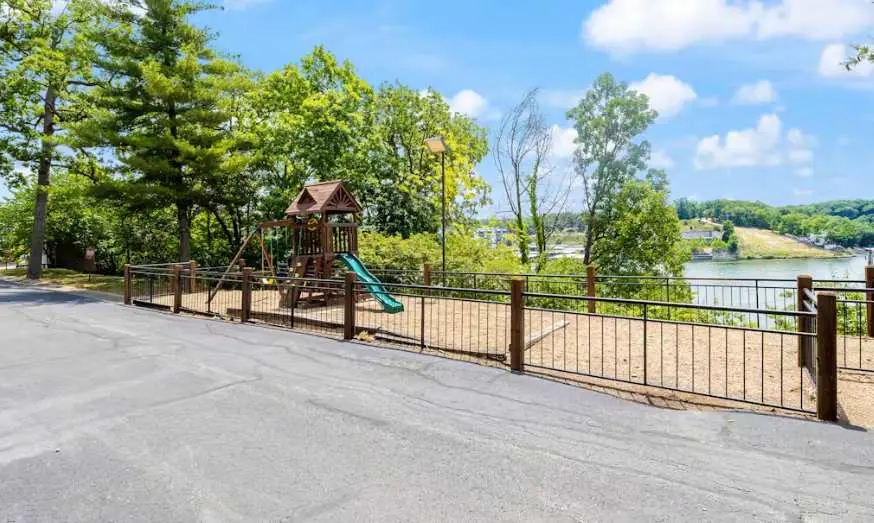 Serene 3BR Condo - Waterfront POOL - Lake Ozark