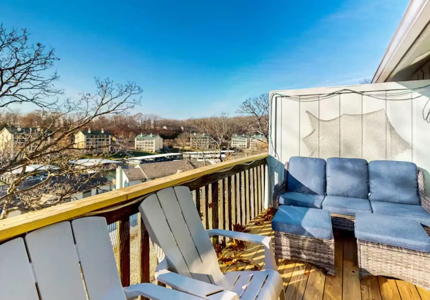 Charming 1BR Condo - Top Floor - LAKE VIEW