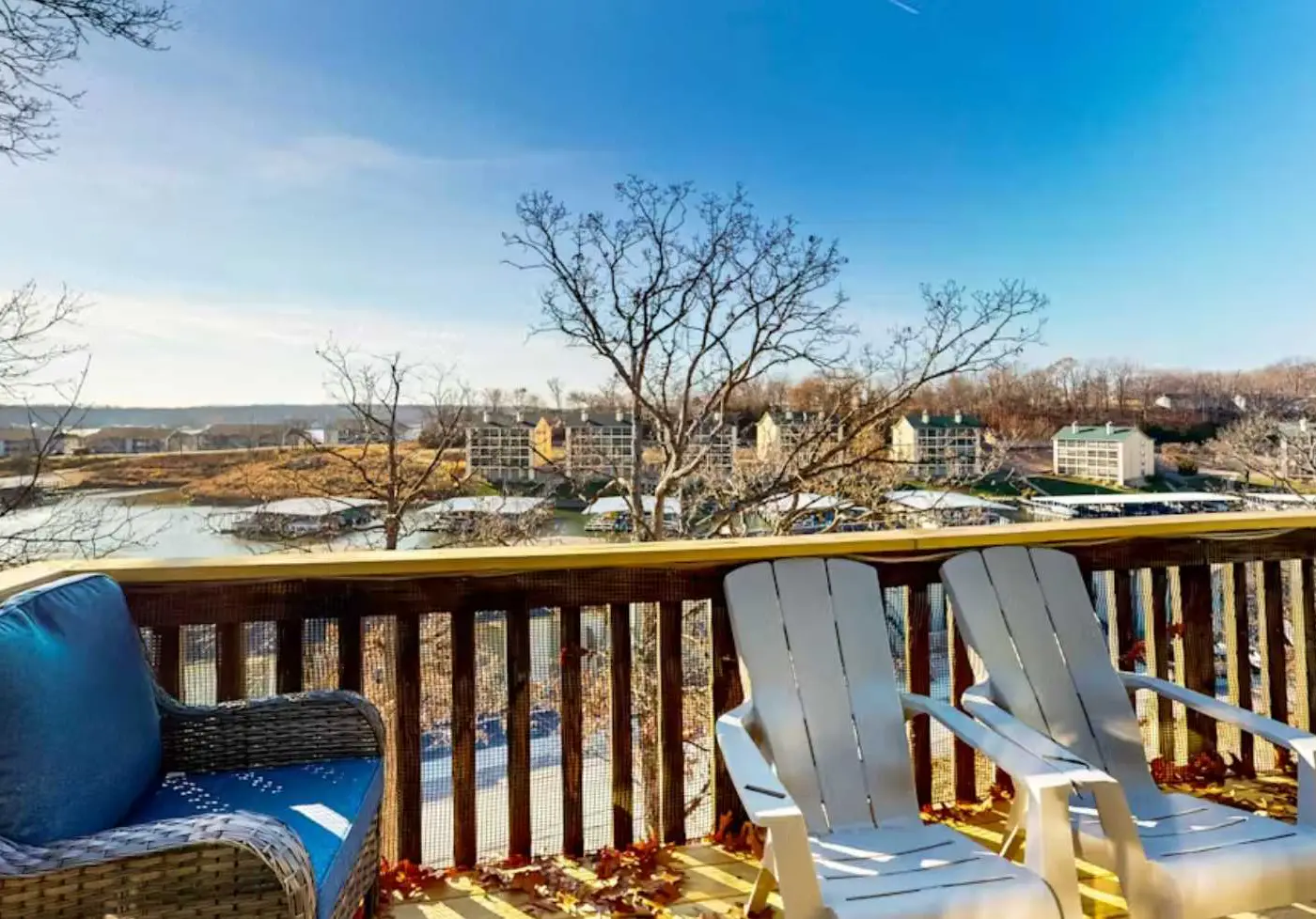 Charming 1BR Condo - Top Floor - LAKE VIEW
