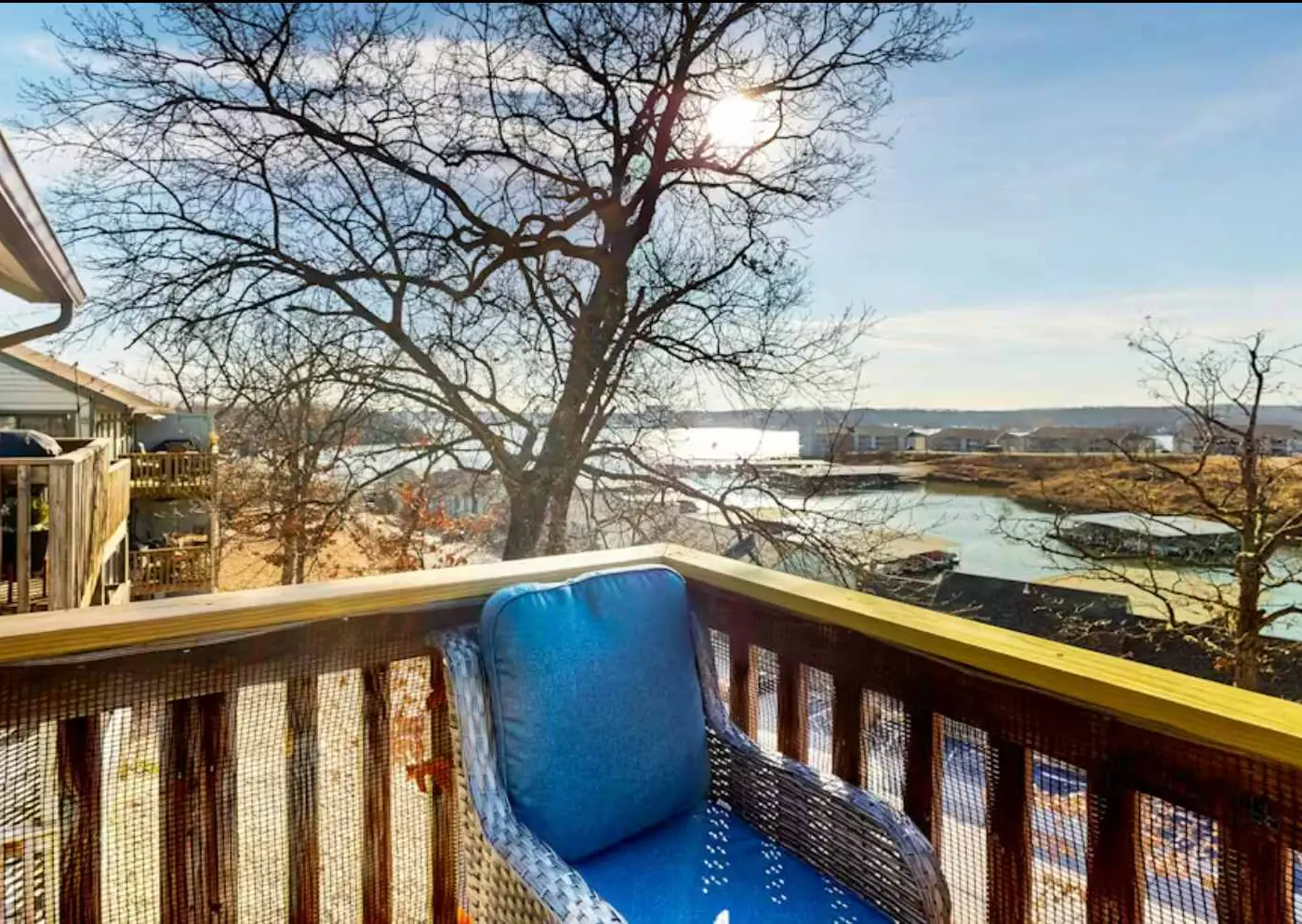 Charming 1BR Condo - Top Floor - LAKE VIEW