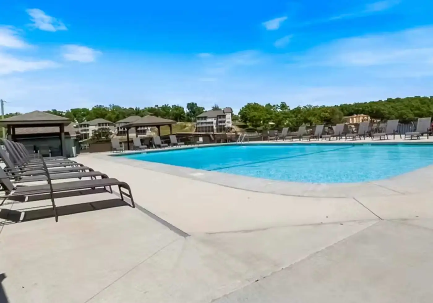 Charming 1BR Condo - Top Floor - LAKE VIEW