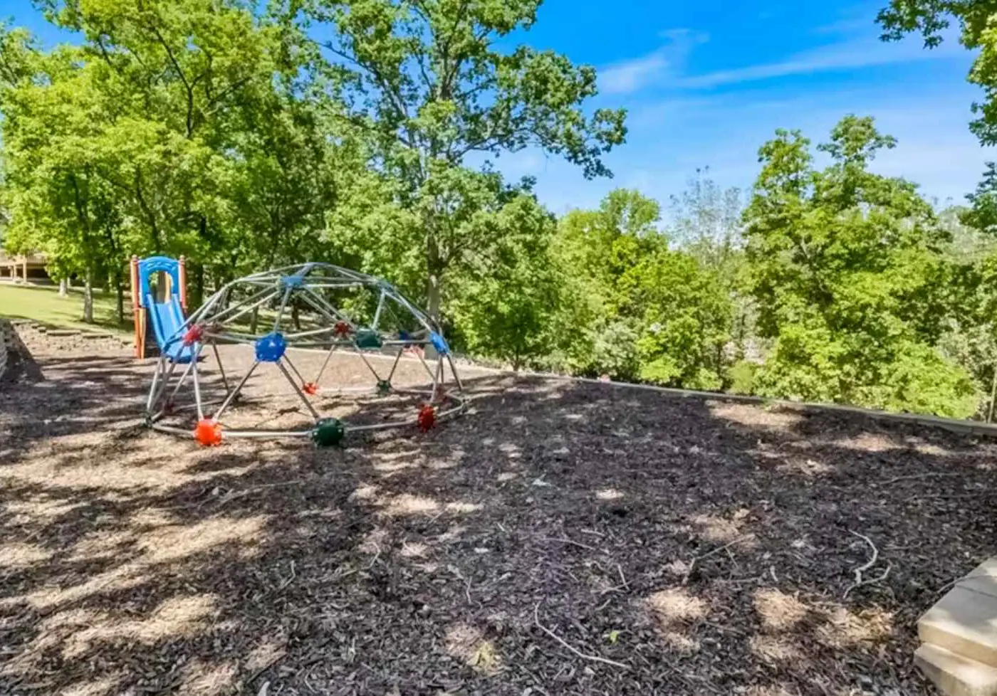 Charming 1BR Condo - Top Floor - LAKE VIEW