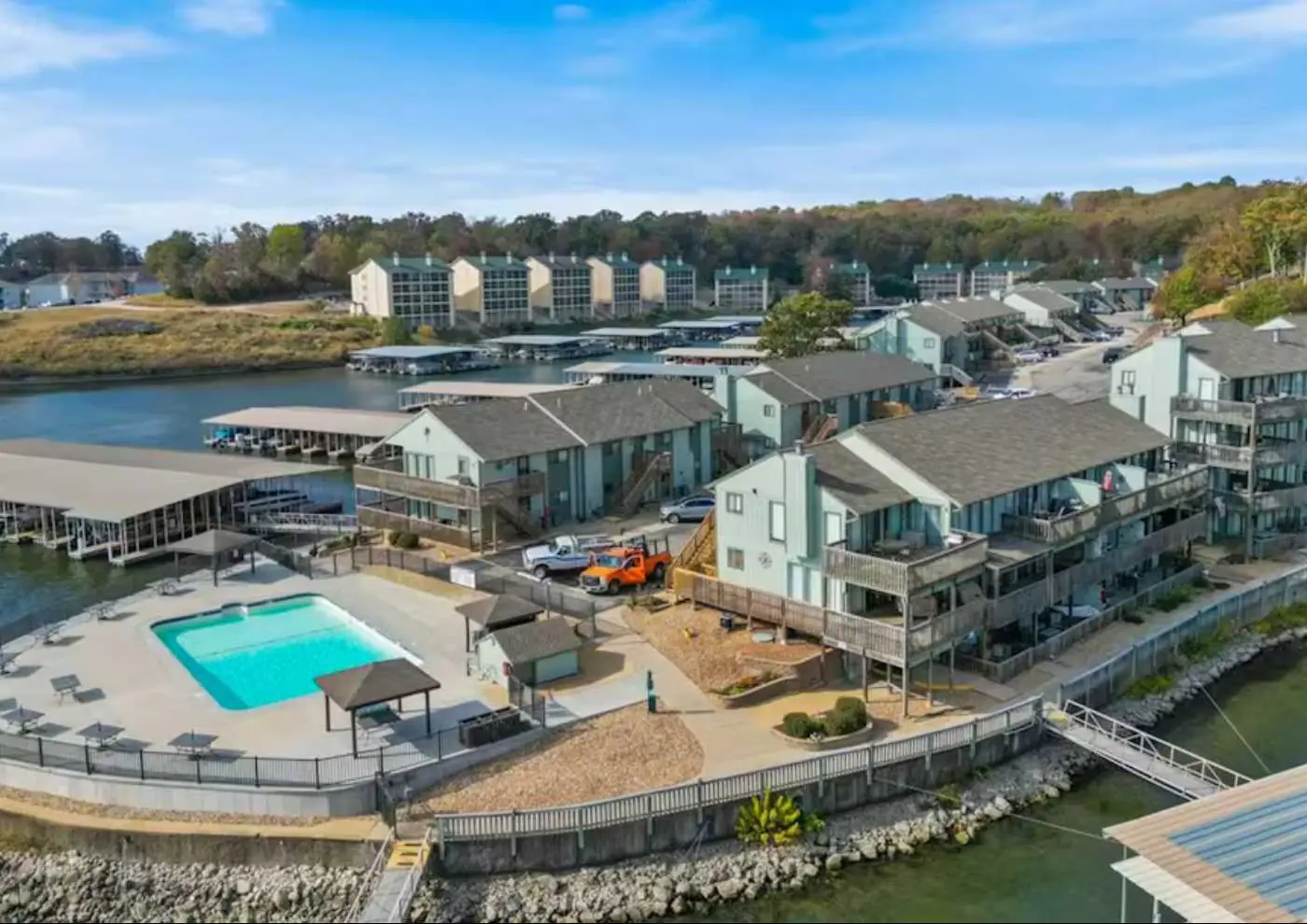 Charming 1BR Condo - Top Floor - LAKE VIEW