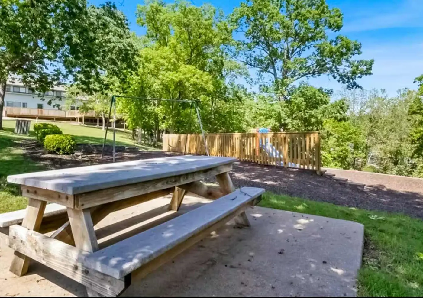 Charming 1BR Condo - Top Floor - LAKE VIEW