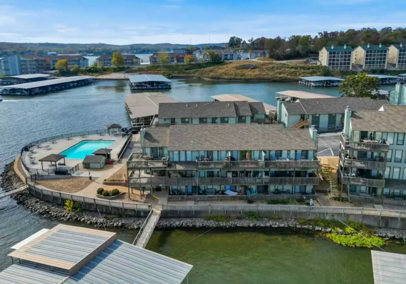 Charming 1BR Condo - Top Floor - LAKE VIEW
