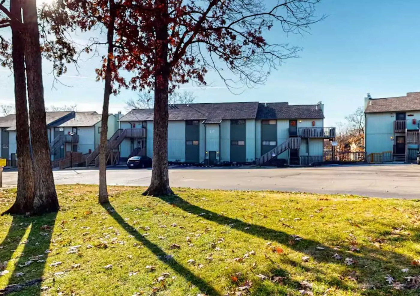 Charming 1BR Condo - Top Floor - LAKE VIEW