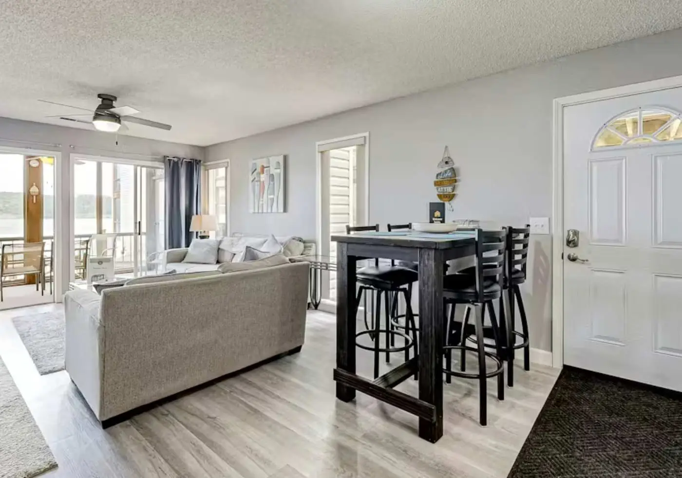 Serene 2BR Condo - Lake Views - Community Pool
