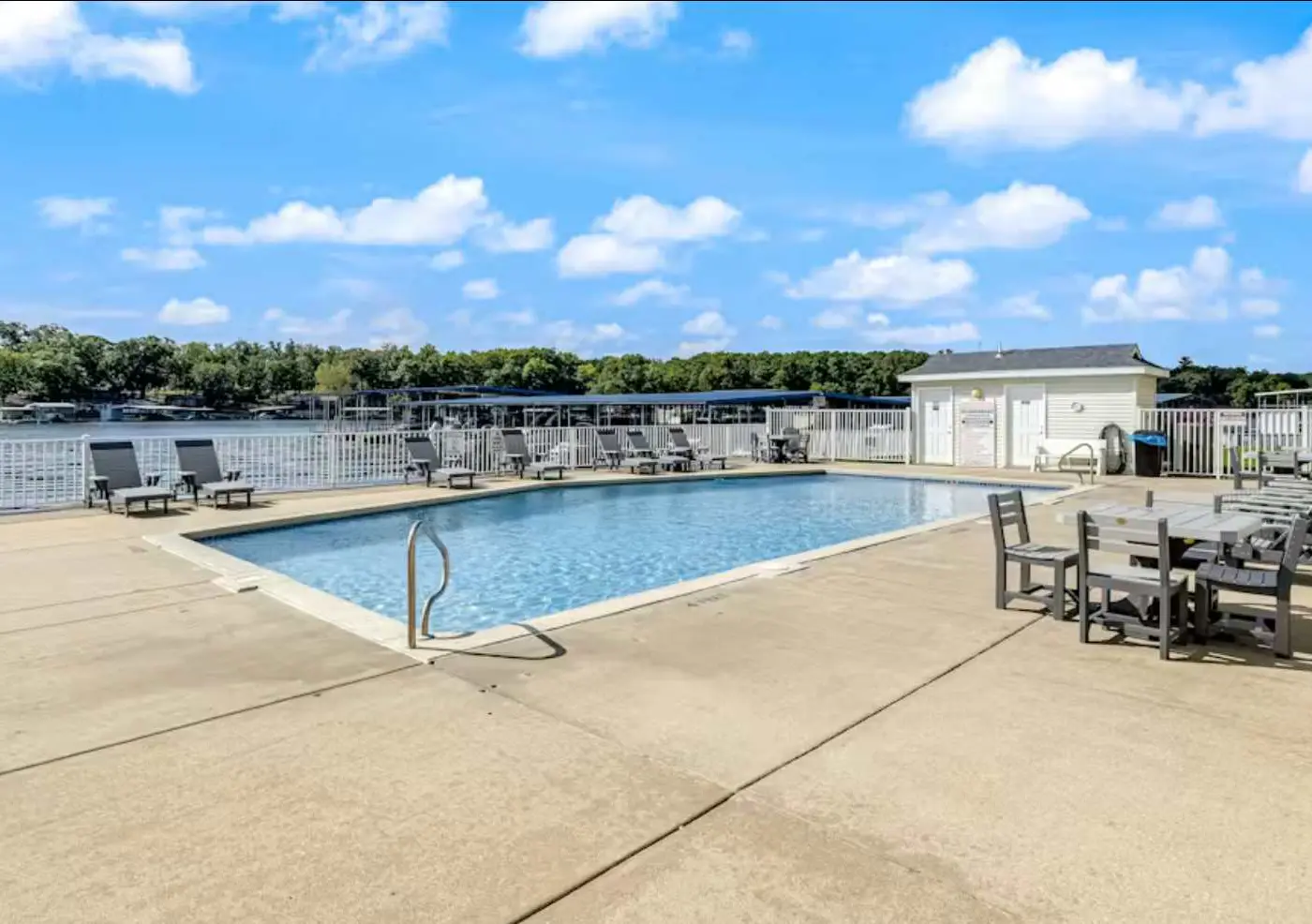 Bright 4BR Condo - Lake View - GAS FIREPLACE