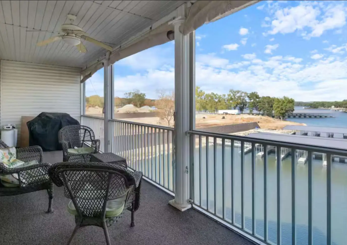 Bright 4BR Condo - Lake View - GAS FIREPLACE