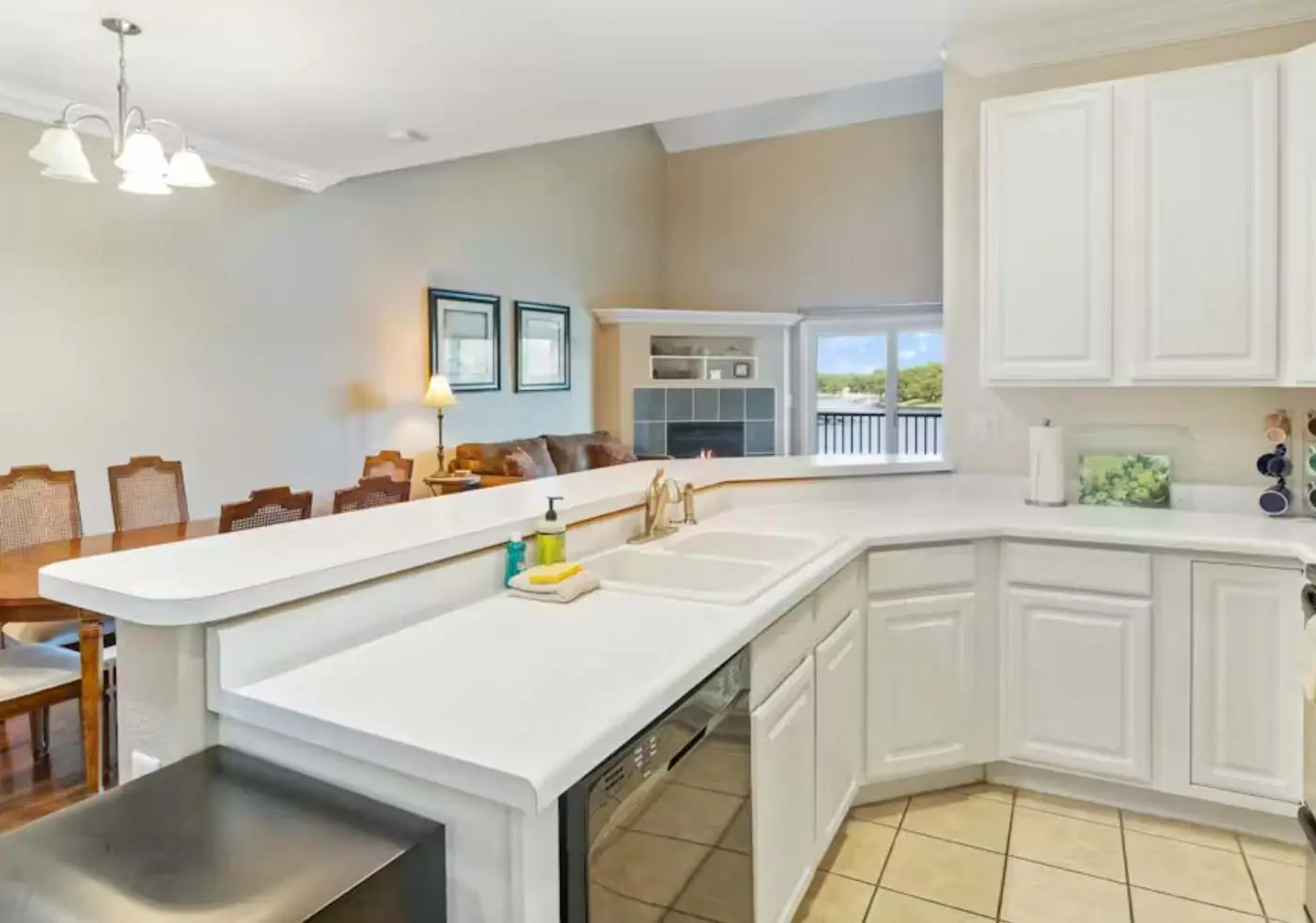 Bright 4BR Condo - Lake View - GAS FIREPLACE